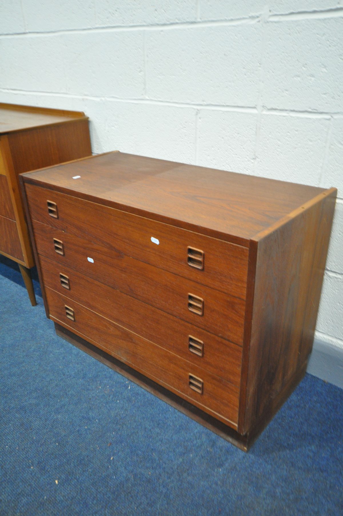 A MID CENTURY TEAK CHEST OF THREE DRAWERS, width 82cm x depth 40cm x height 79cm (condition:- - Image 3 of 4