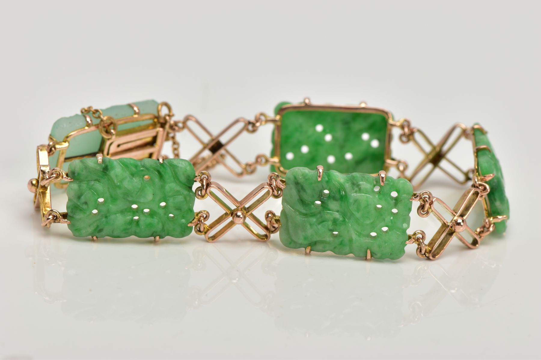 A JADEITE PANEL BRACELET, designed as four rectangular carved jadeite panels and one replacement - Image 2 of 6