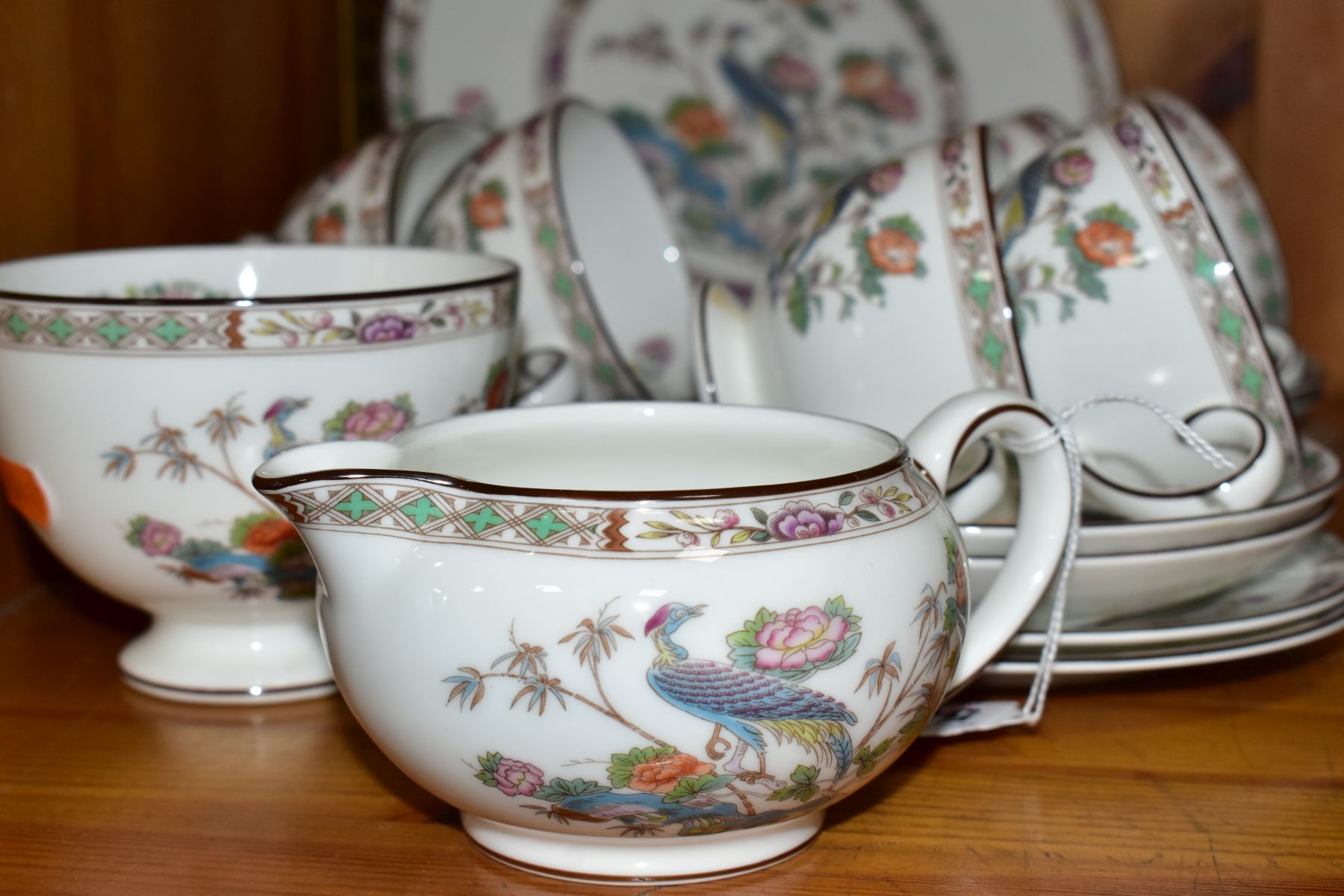 A WEDWOOD 'KUTANI CRANE' PATTERN TWENTY ONE PIECE TEA SET, comprising a milk jug, a sugar bowl, a - Image 7 of 7