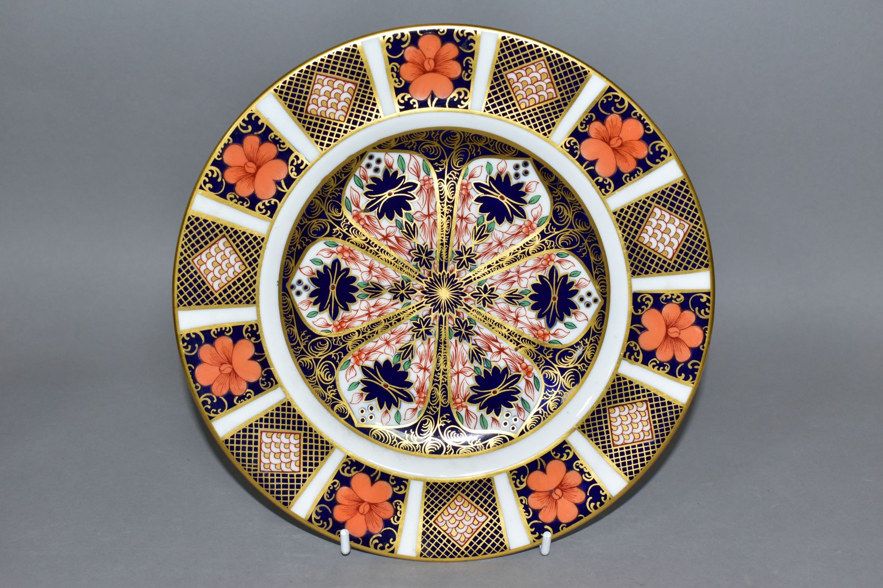 A ROYAL CROWN DERBY IMARI 1128 PATTERN PLATE, impressed X862 and pink factory mark, diameter 21cm ( - Image 2 of 4
