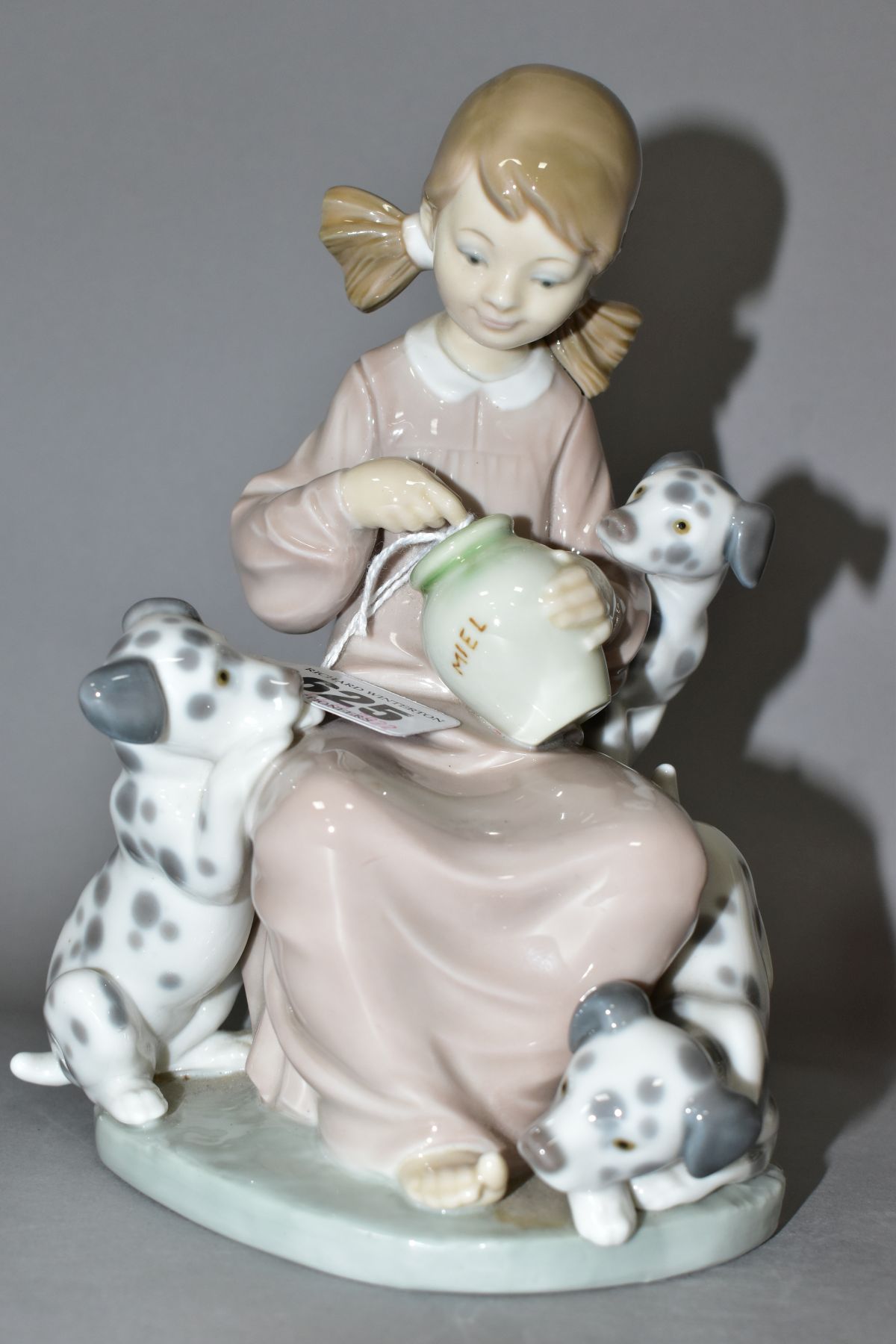 A LLADRO SCULPTURE 'THE SWEET MOUTHED' No 1248, designed by Juan Heurta in 1974, retired 1990, - Image 6 of 9