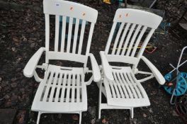 A PAIR OF GROSSFILLEX PLASTIC FOLDING GARDEN CHAIRS