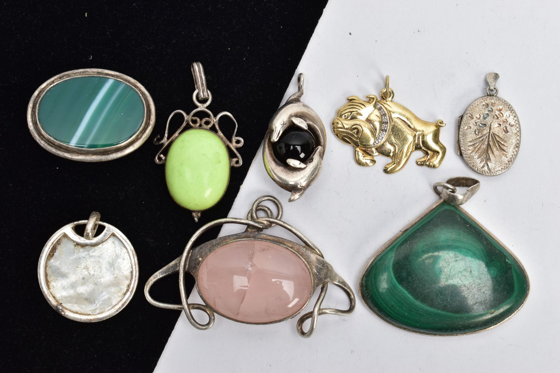 EIGHT PIECES OF JEWELLERY, to include a silver gilt pendant in the form of a dog set with a single