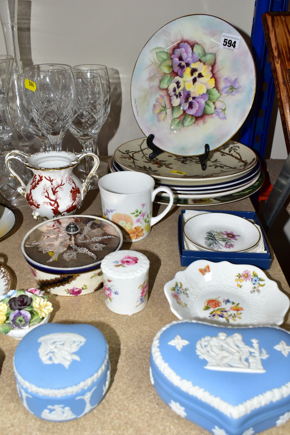 A GROUP OF ASSORTED GLASSWARE, CERAMIC GIFT WARE AND OTHER CERAMICS, including three Wedgwood pale - Image 2 of 12
