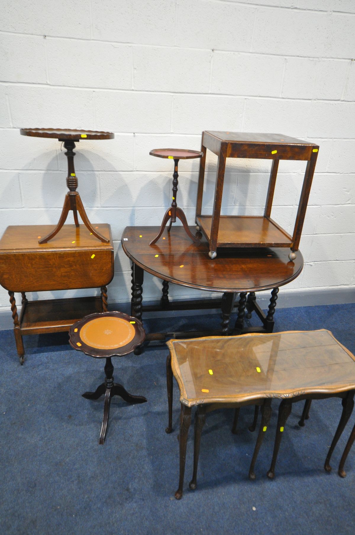 A SELECTION OF OCCASIONAL FURNITURE, to include an oak gate leg table, open length 134cm x closed