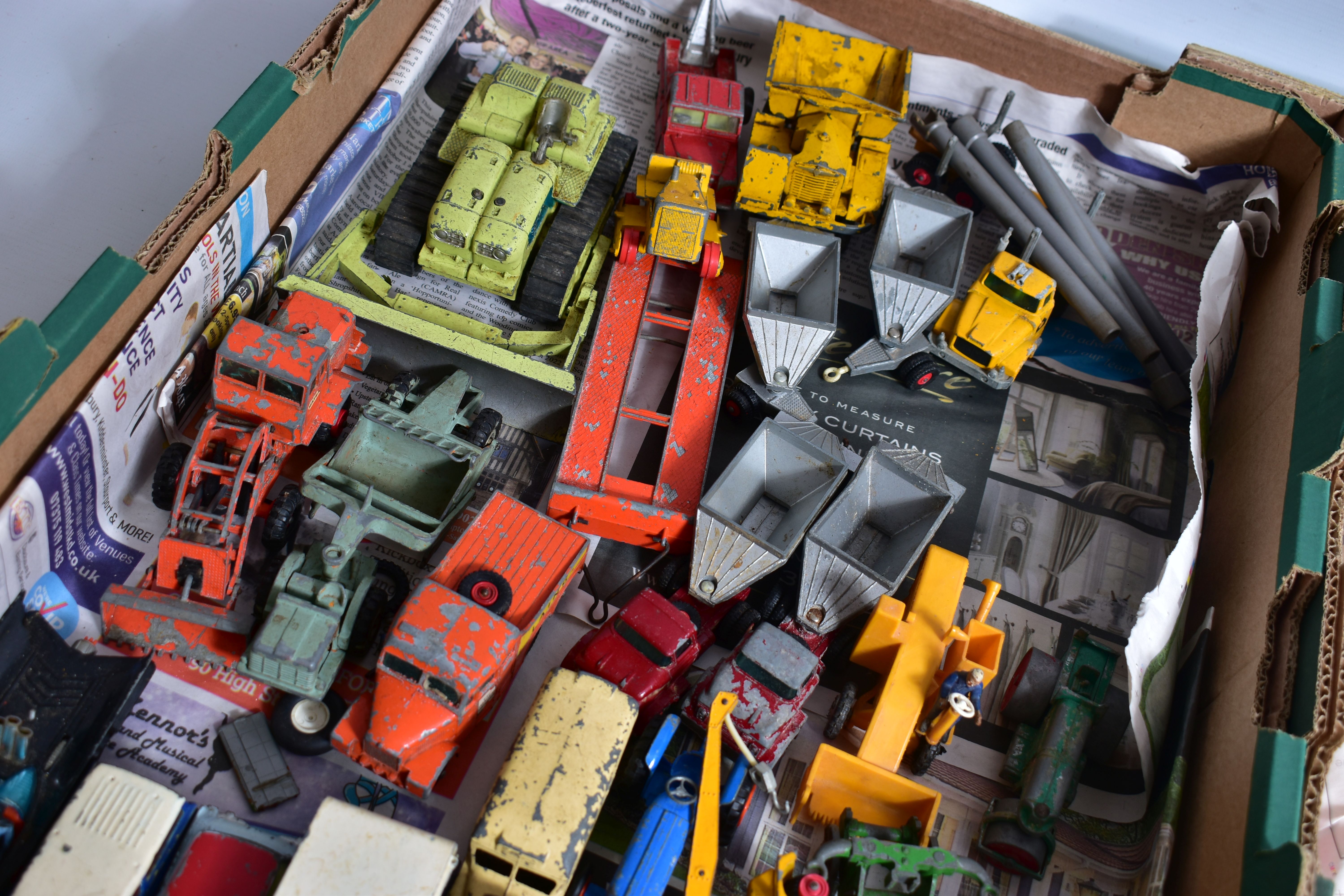 A QUANTITY OF UNBOXED AND ASSORTED PLAYWORN DIECAST VEHICLES, to include Matchbox Jaguar XK140, No. - Image 3 of 8