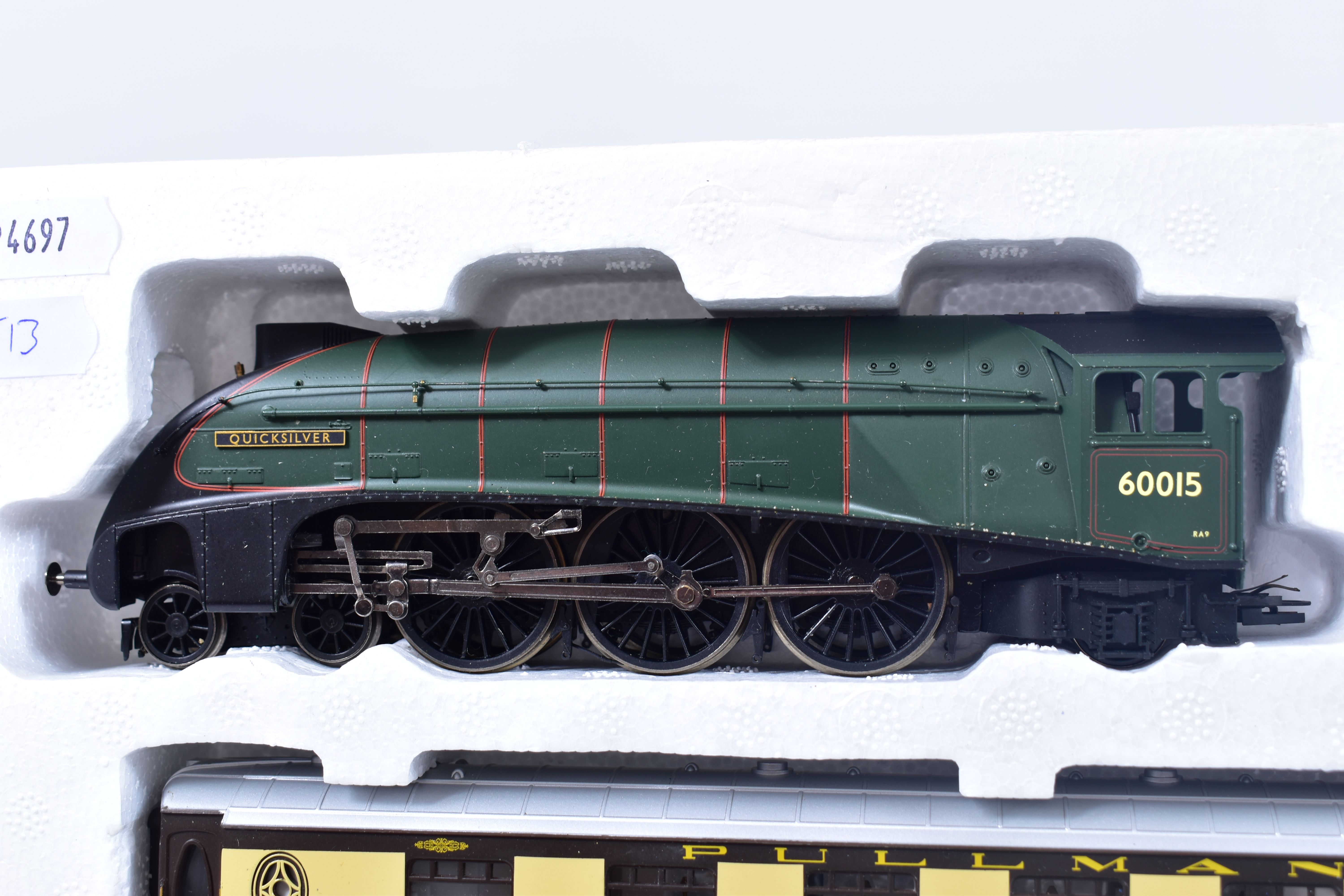 A BOXED HORNBY RAILWAYS OO GAUGE YORKSHIRE PULLMAN TRAIN SET, No.R1136, comprising A4 class - Image 3 of 7