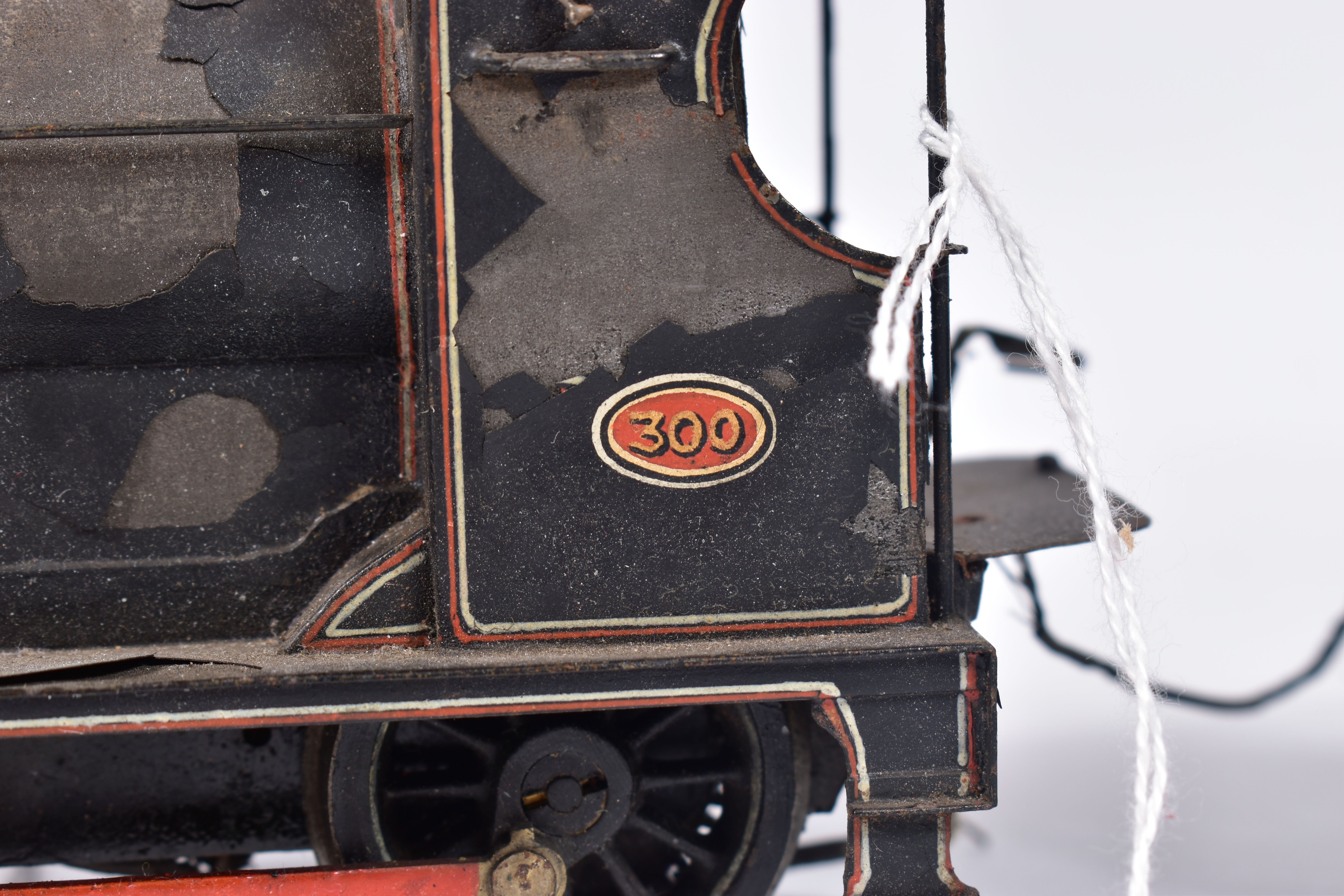 AN UNBOXED LEEDS MODEL COMPANY O GAUGE 'PICKERSGILL GOODS' 0-6-0 LOCOMOTIVE AND TENDER, No.300, - Image 5 of 7