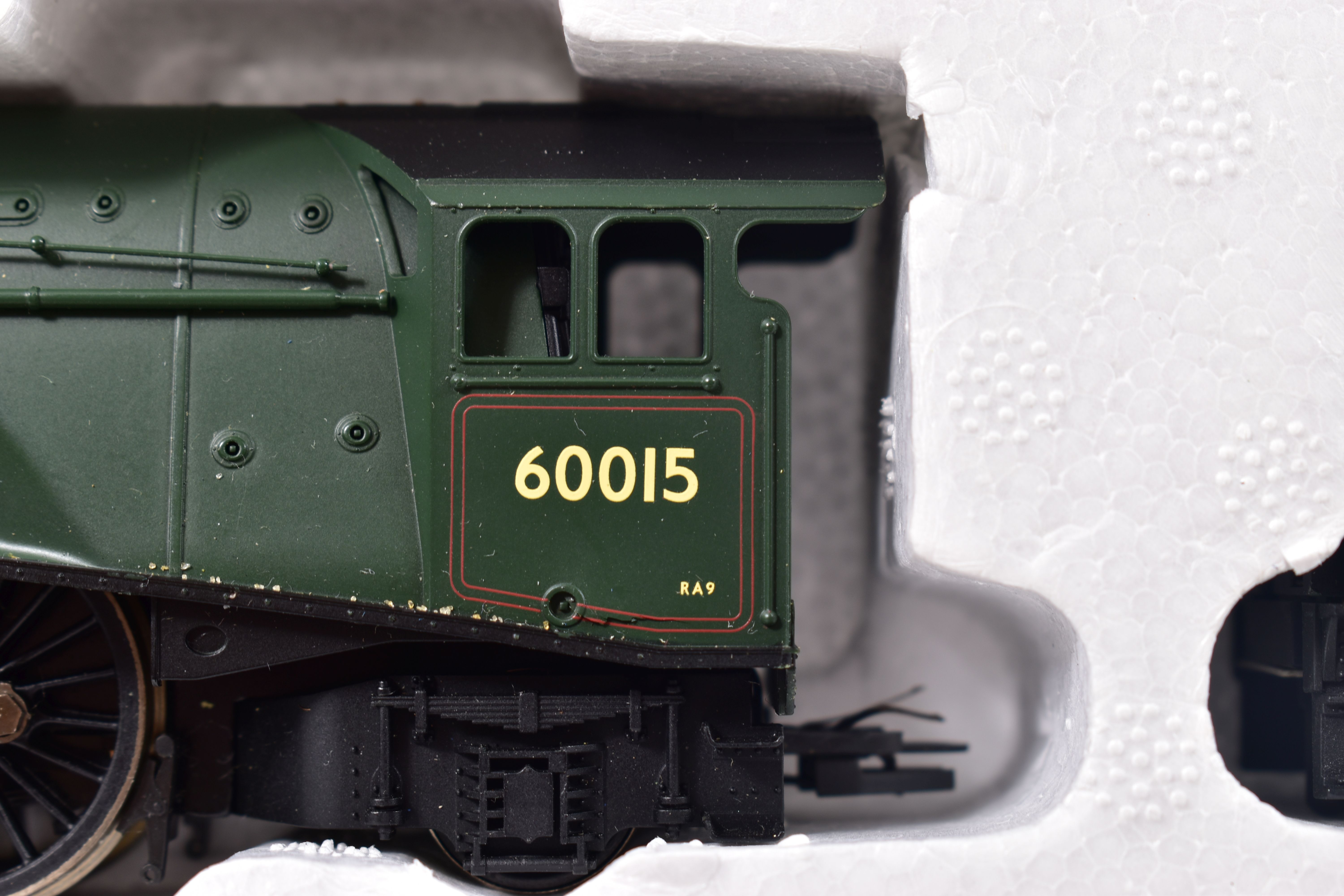 A BOXED HORNBY RAILWAYS OO GAUGE YORKSHIRE PULLMAN TRAIN SET, No.R1136, comprising A4 class - Image 5 of 7