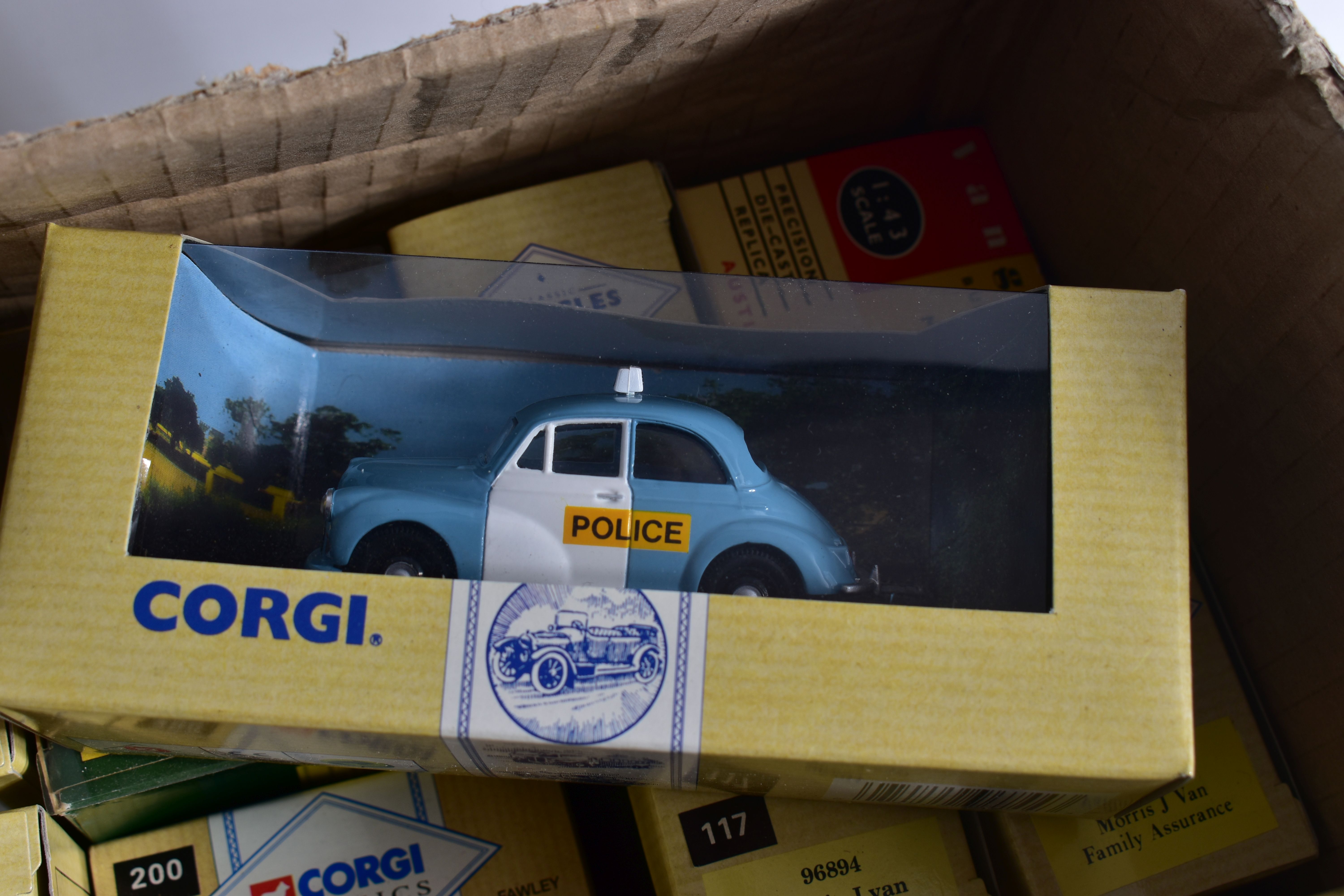 A QUANTITY OF BOXED CORGI TOYS AND CORGI CLASSICS VAN AND POLICE CAR MODELS, to include a quantity - Bild 4 aus 11