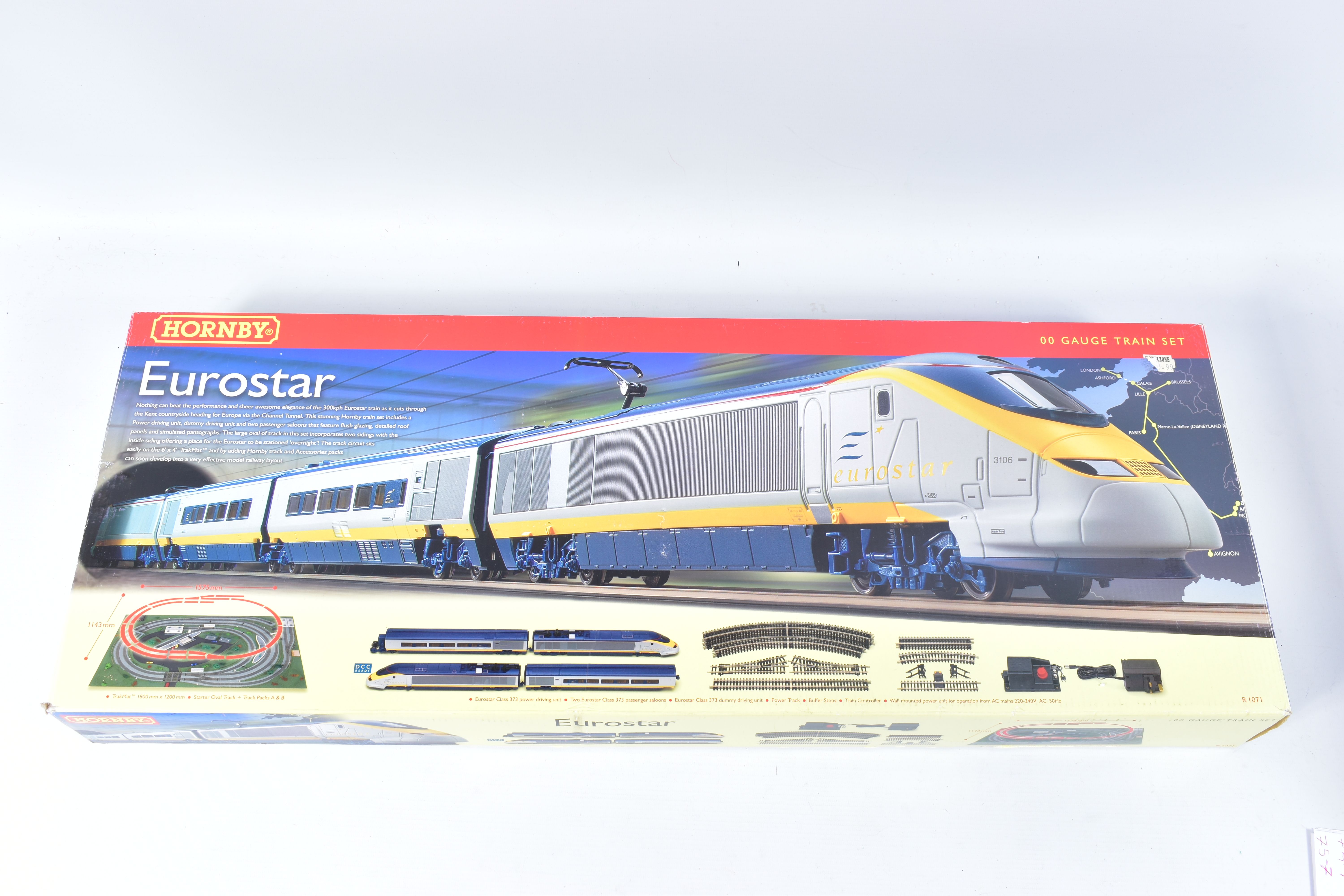 A BOXED HORNBY RAILWAYS OO GAUGE EUROSTAR TRAIN SET, No.R1071, comprising class 373 Eurostar power - Image 5 of 6