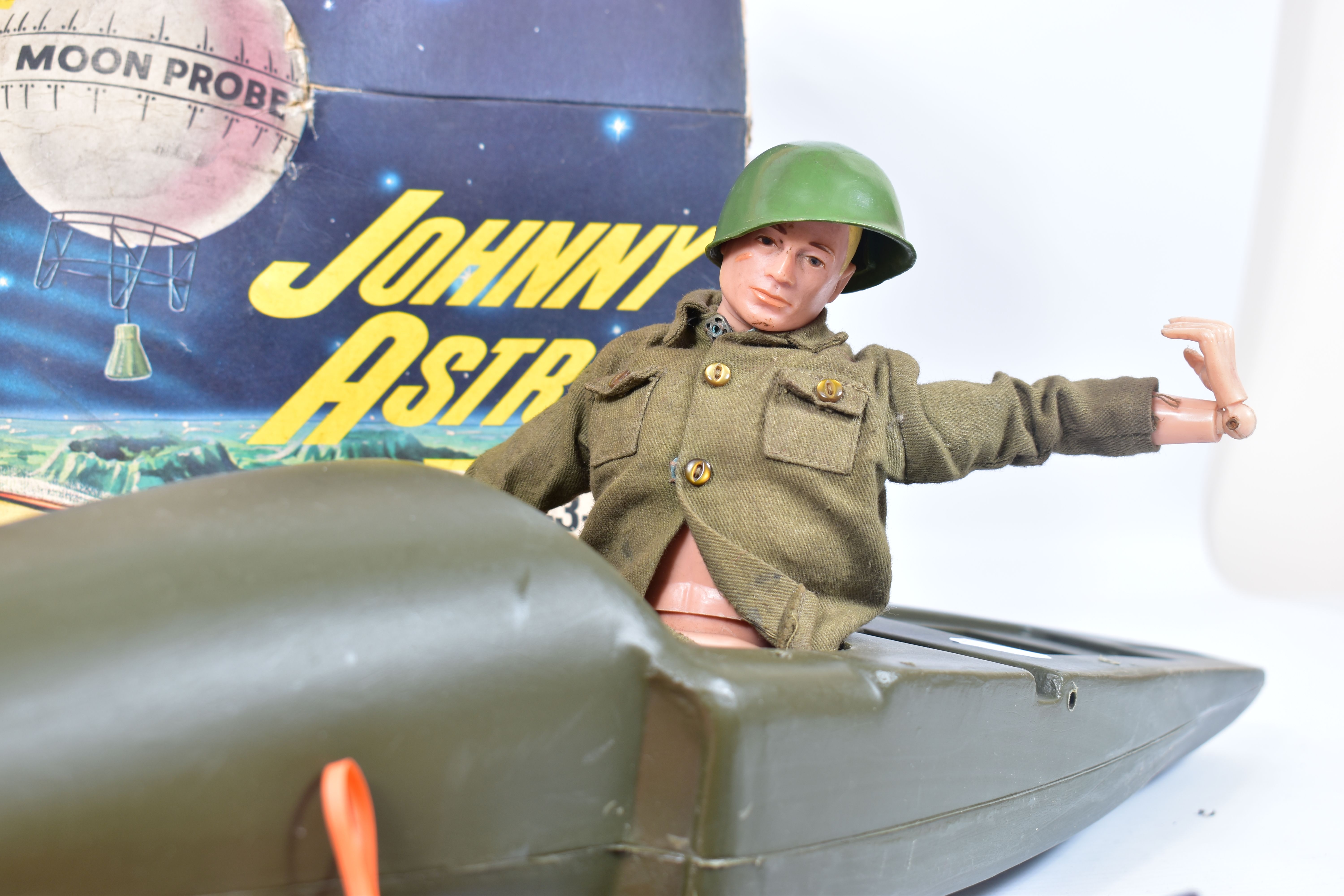 AN UNBOXED ACTION MAN AND ACCESSORIES, early figure with blonde painted hair and painted rivets, - Image 4 of 5