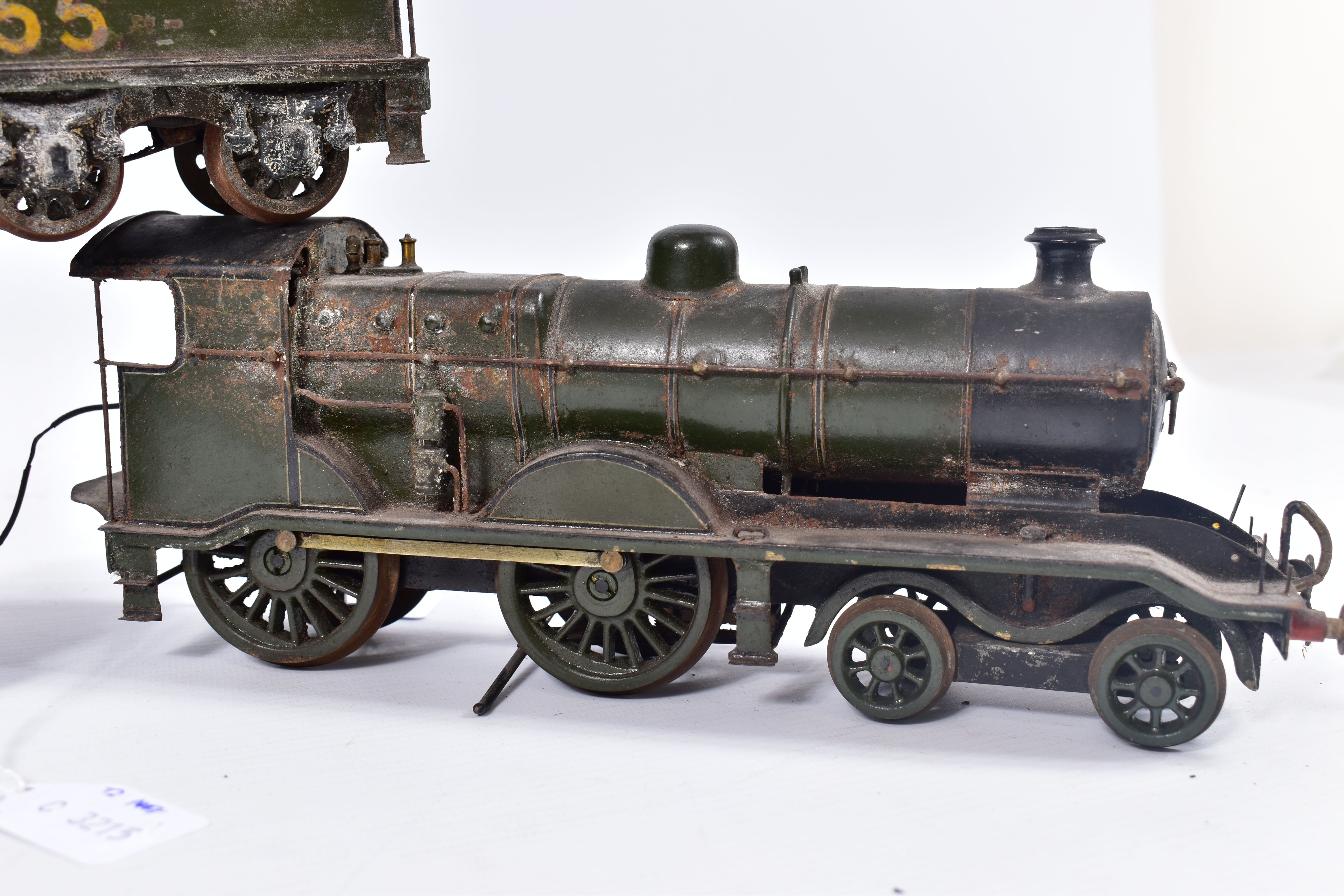 AN UNBOXED LEEDS MODEL COMPANY O GAUGE 'PICKERSGILL GOODS' 0-6-0 LOCOMOTIVE AND TENDER, No.300, - Image 6 of 7