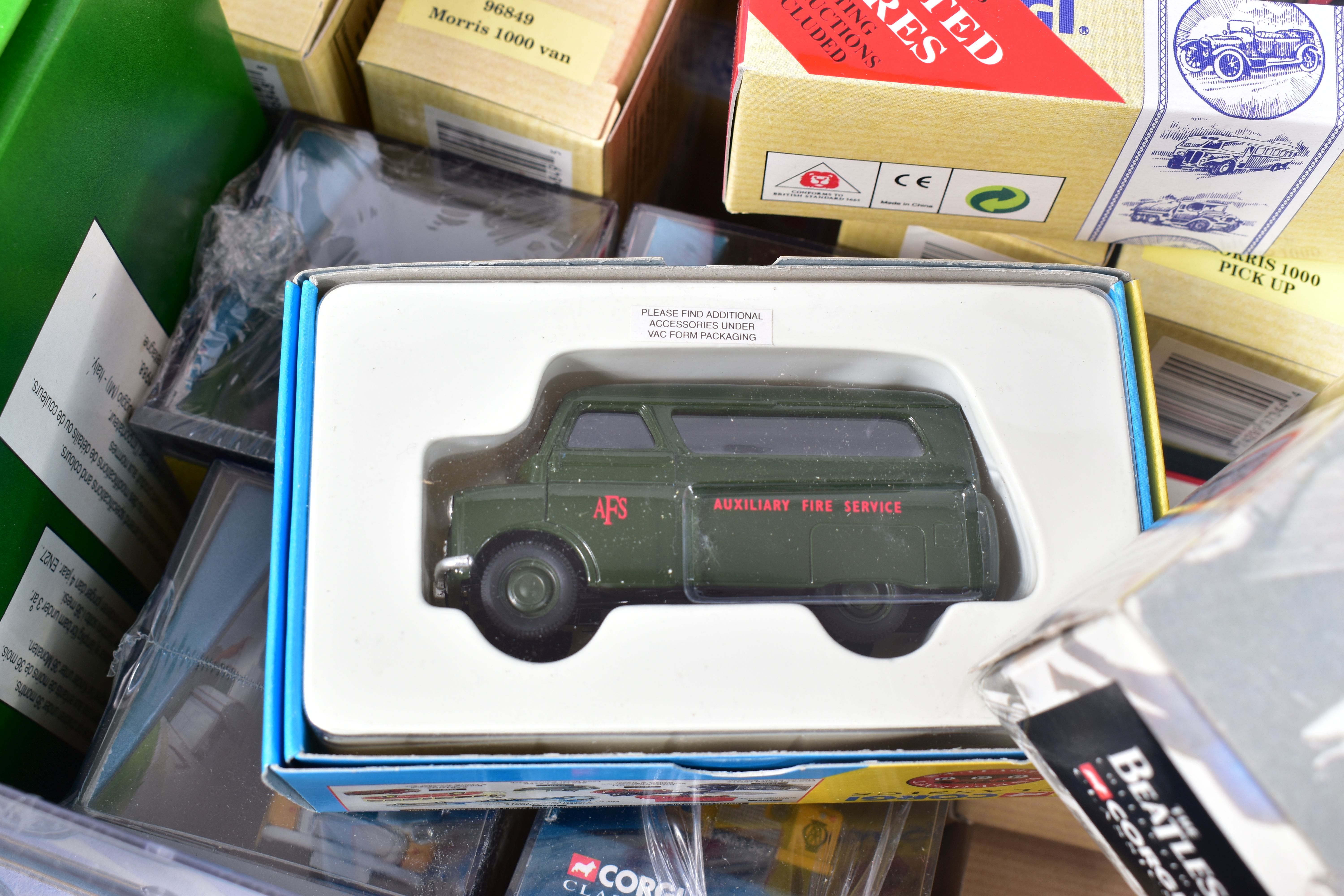 A QUANTITY OF BOXED CORGI TOYS AND CORGI CLASSICS VAN AND POLICE CAR MODELS, to include a quantity - Bild 2 aus 11