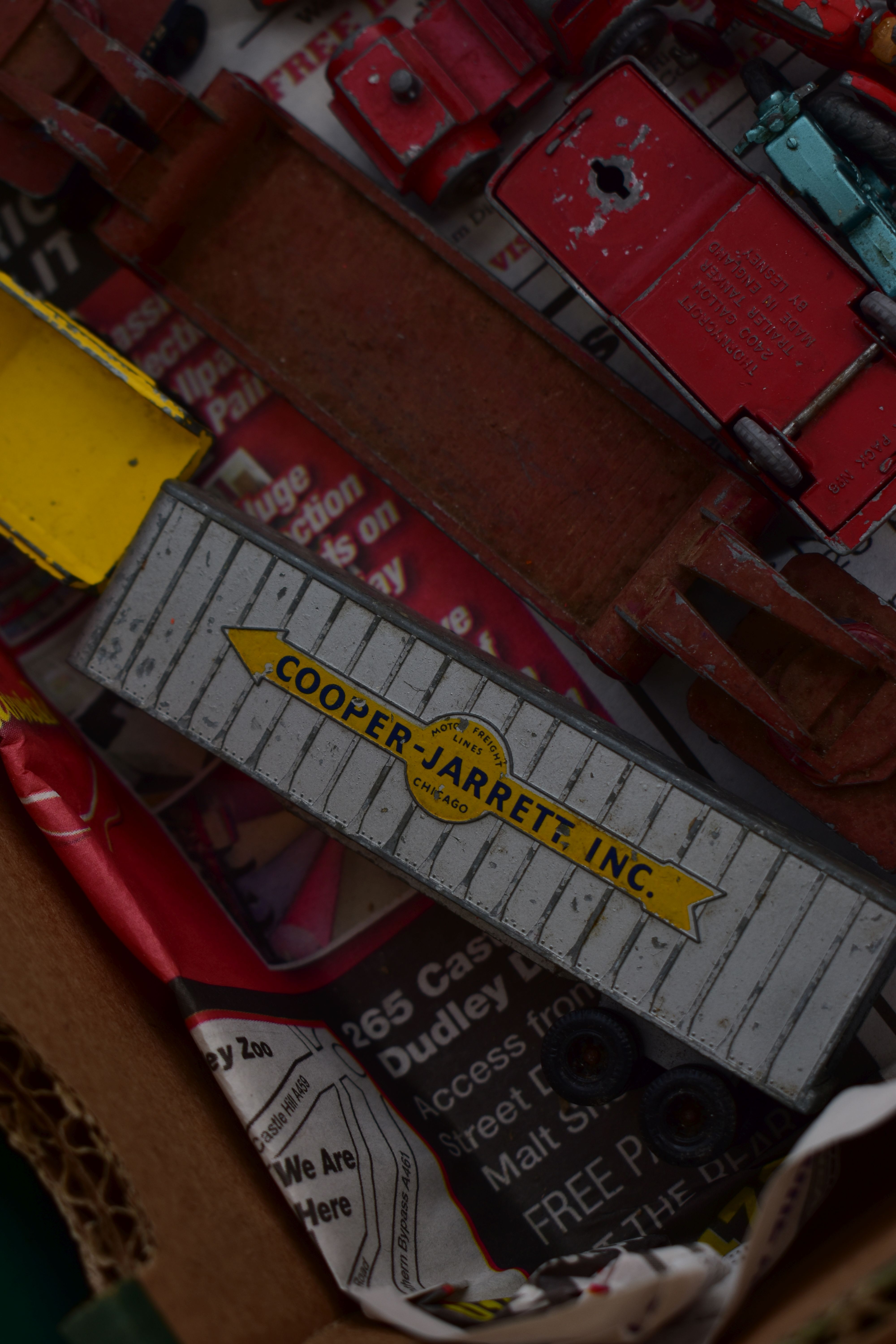 A QUANTITY OF UNBOXED AND ASSORTED PLAYWORN DIECAST VEHICLES, to include Matchbox Jaguar XK140, No. - Image 6 of 8