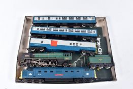 AN UNBOXED HORNBY RAILWAYS OO GAUGE BRITANNIA CLASS LOCOMOTIVE, 'Britannia' No.70000, B.R. green