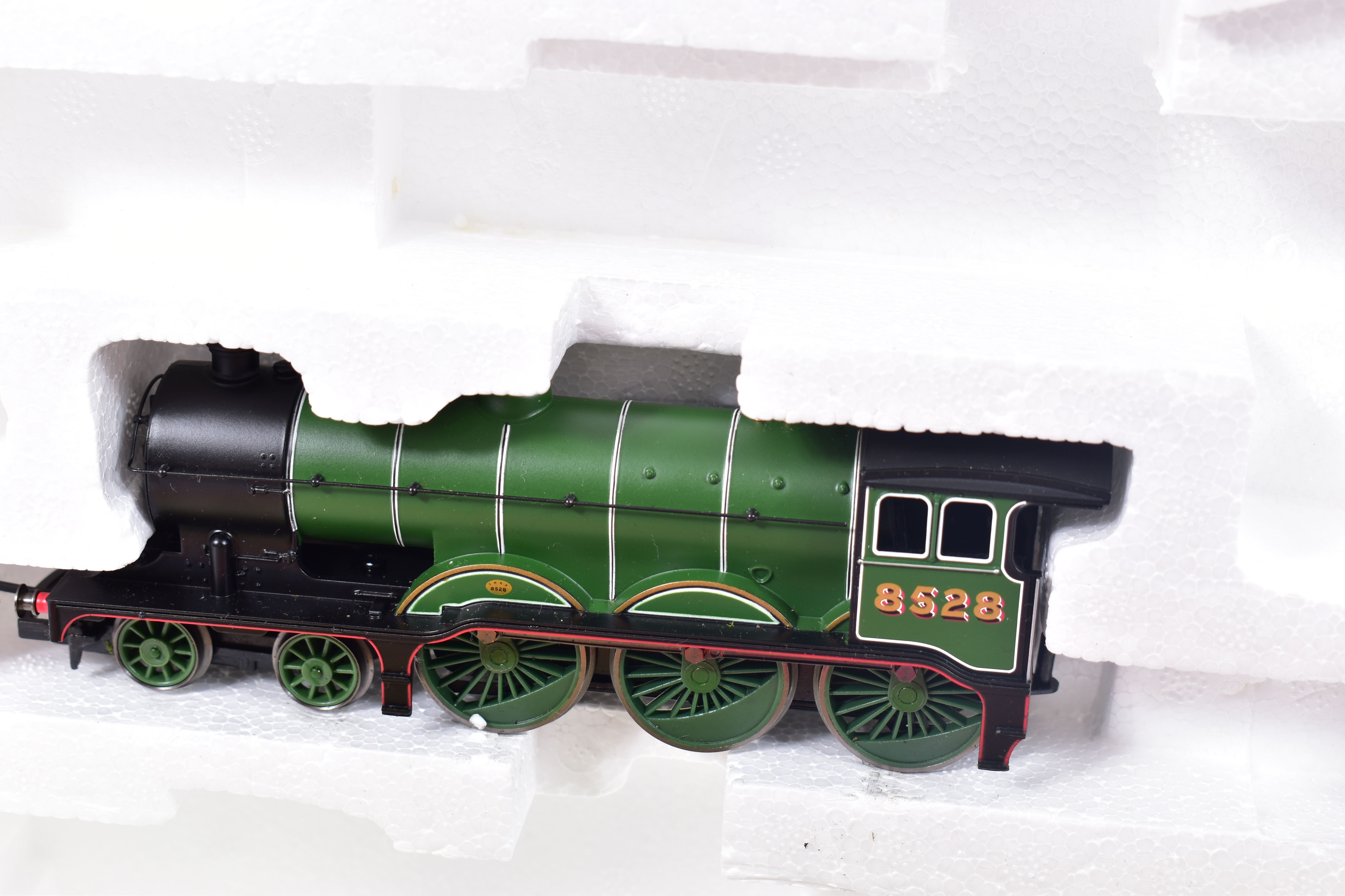 A BOXED HORNBY RAILWAYS OO GAUGE EASTERN VALLEYS EXPRESS TRAIN SET, No.R1122, comprising class B12 - Image 2 of 8