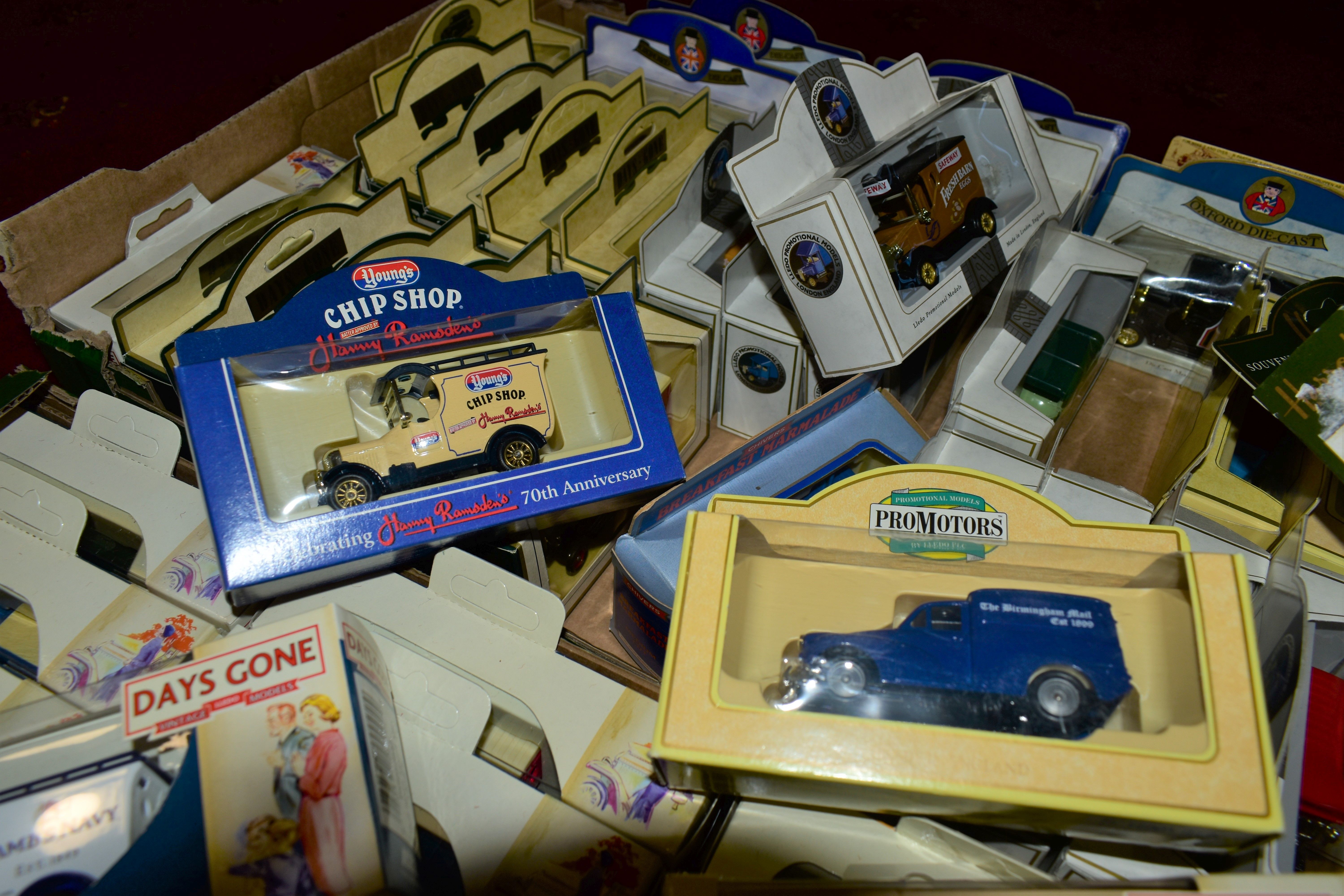 A QUANTITY OF MAINLY BOXED LLEDO AND OXFORD DIECAST VEHICLES, to include Lledo 'Days Gone', 'View - Image 3 of 8