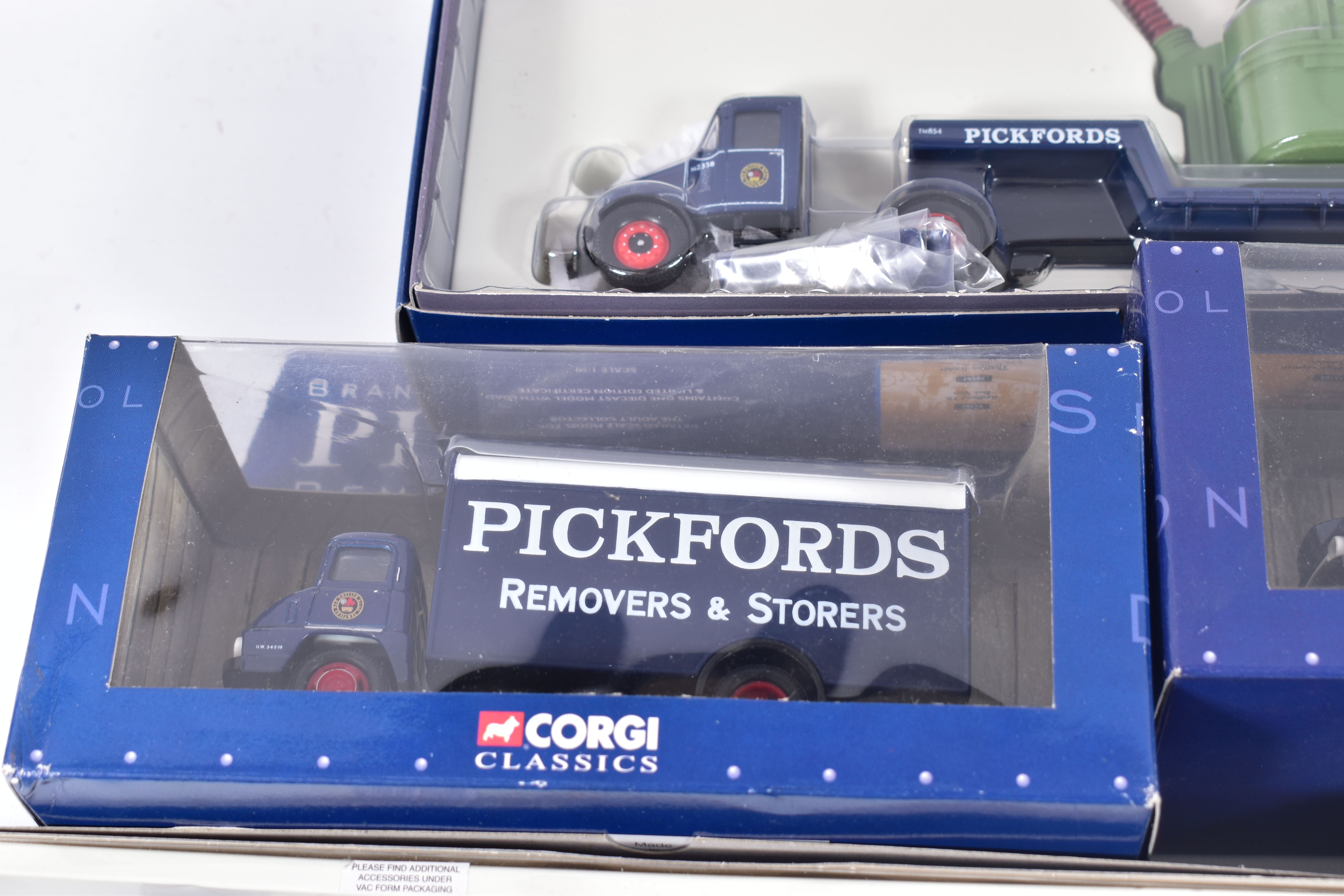 A QUANTITY OF BOXED CORGI CLASSICS PICKFORDS HEAVY HAULAGE & REMOVERS AND STORERS MODELS, to include - Image 5 of 7