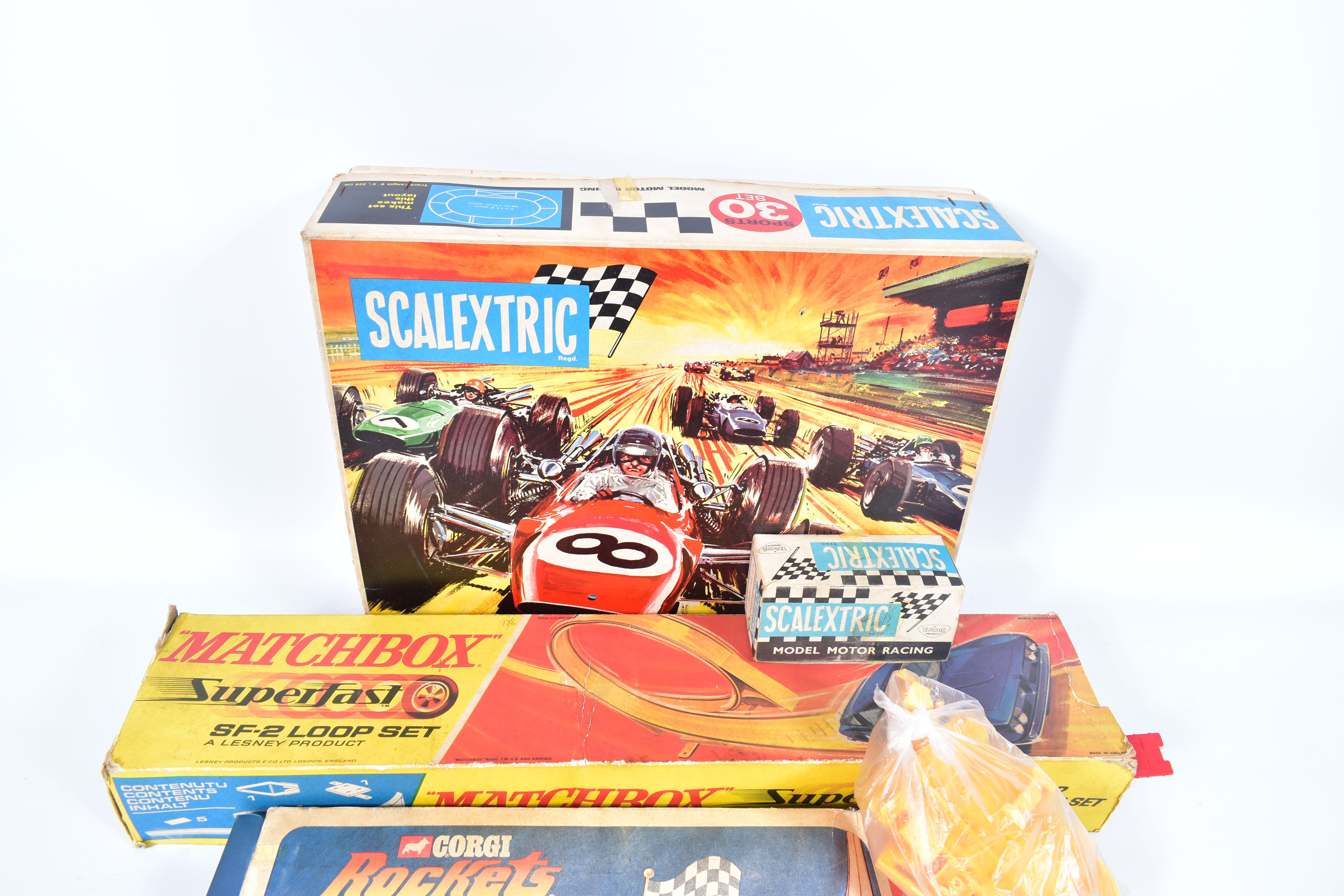 A BOXED SCALEXTRIC MINI COOPER, No.C/76, in green with driver and RN5, appears complete and in - Image 4 of 6