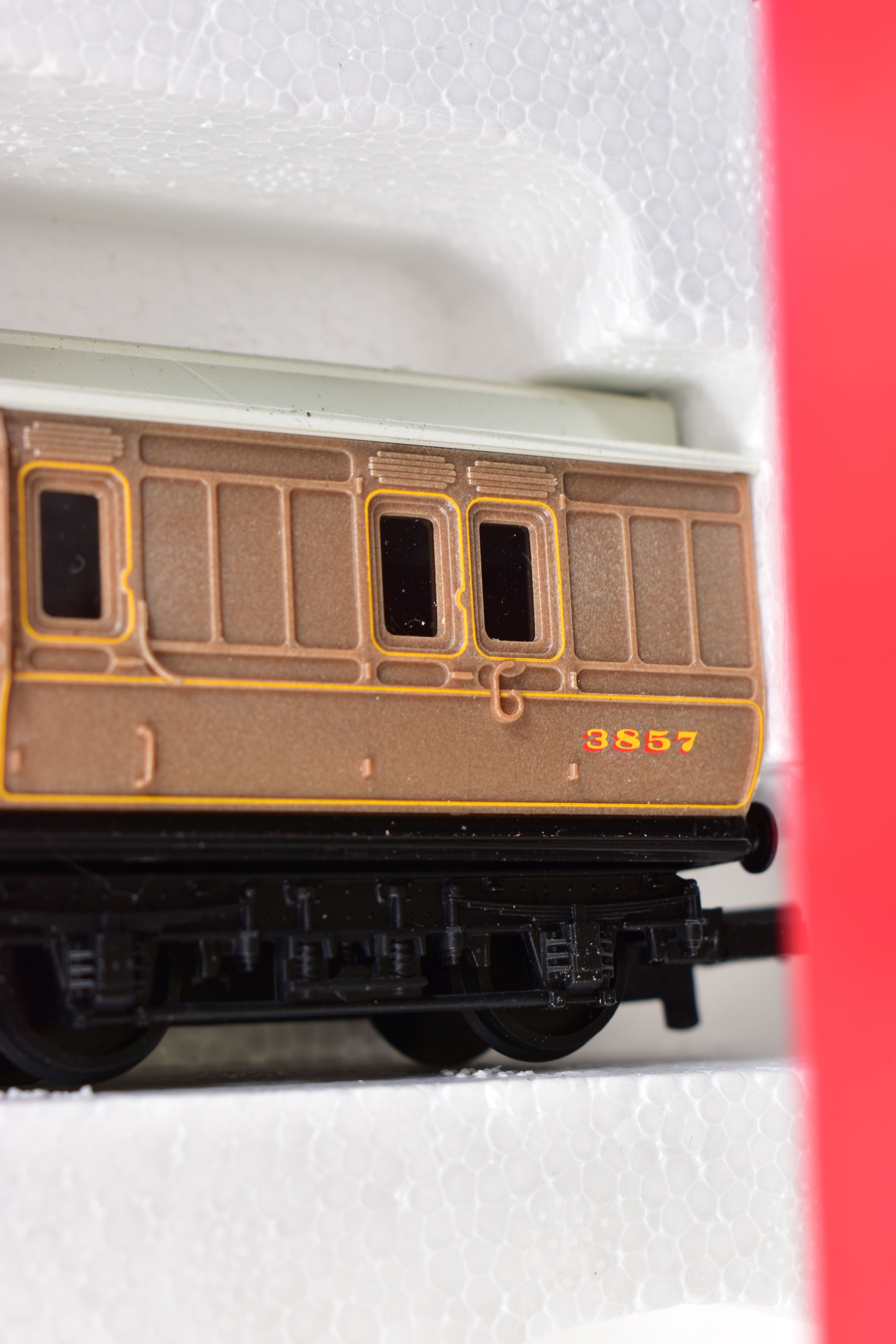 A BOXED HORNBY RAILWAYS OO GAUGE EASTERN VALLEYS EXPRESS TRAIN SET, No.R1122, comprising class B12 - Image 5 of 8