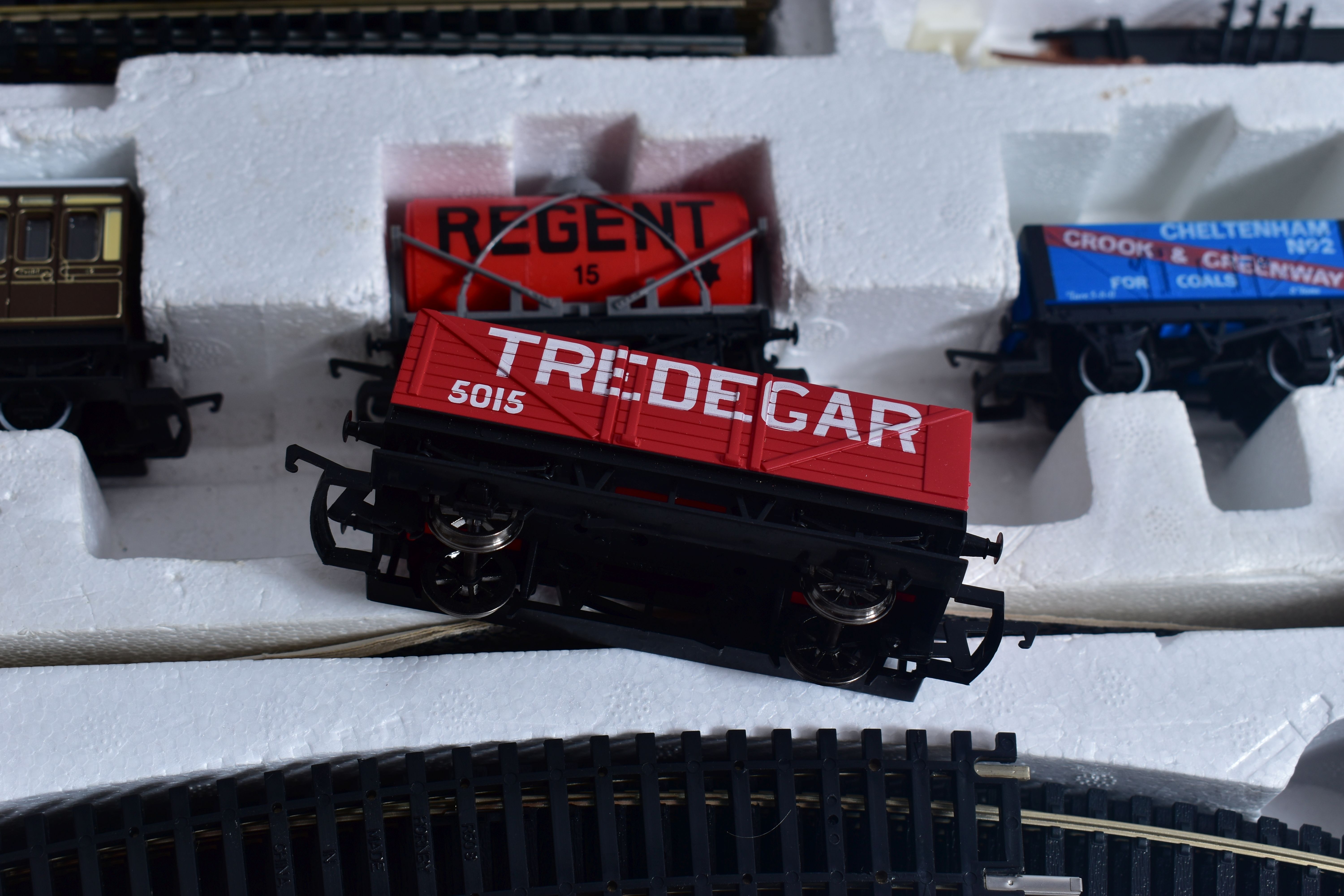 THREE BOXED HORNBY RAILWAYS OO GAUGE TRAIN SETS, 'G.W.R. Mixed Traffic', No.R694, 'Midland Star', - Image 5 of 11