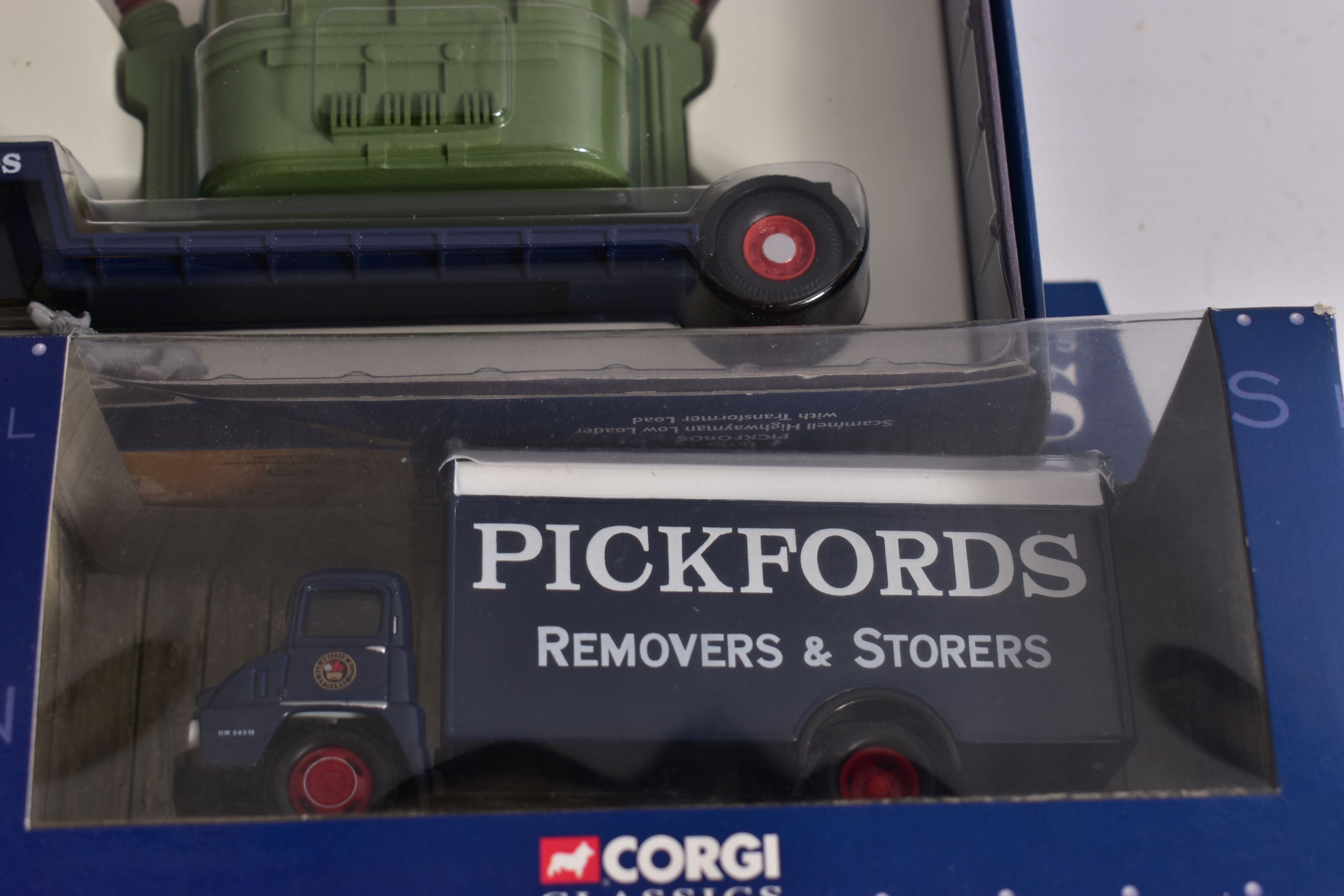 A QUANTITY OF BOXED CORGI CLASSICS PICKFORDS HEAVY HAULAGE & REMOVERS AND STORERS MODELS, to include - Image 6 of 7