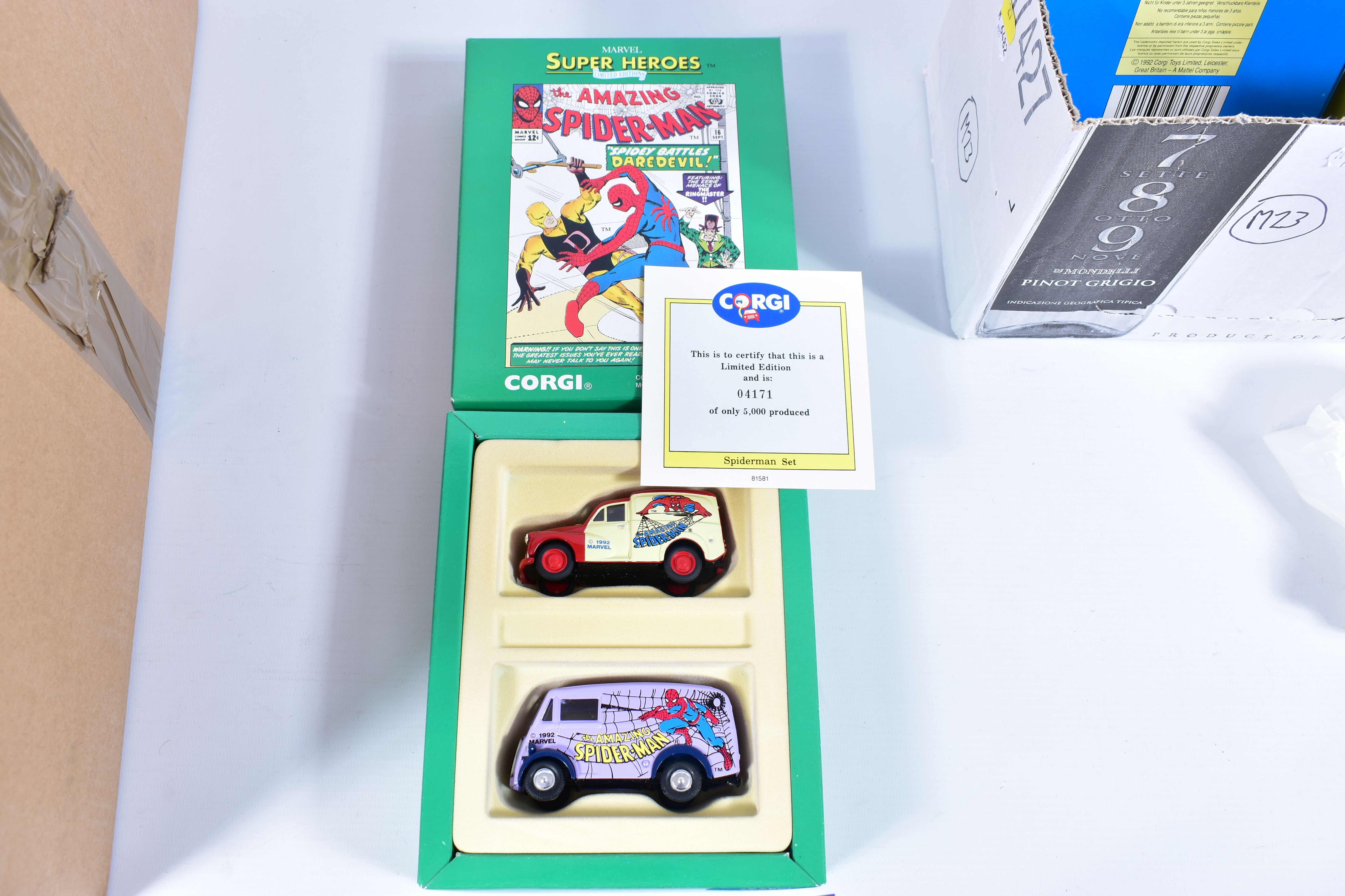 A QUANTITY OF BOXED CORGI TOYS AND CORGI CLASSICS VAN AND POLICE CAR MODELS, to include a quantity - Bild 8 aus 11