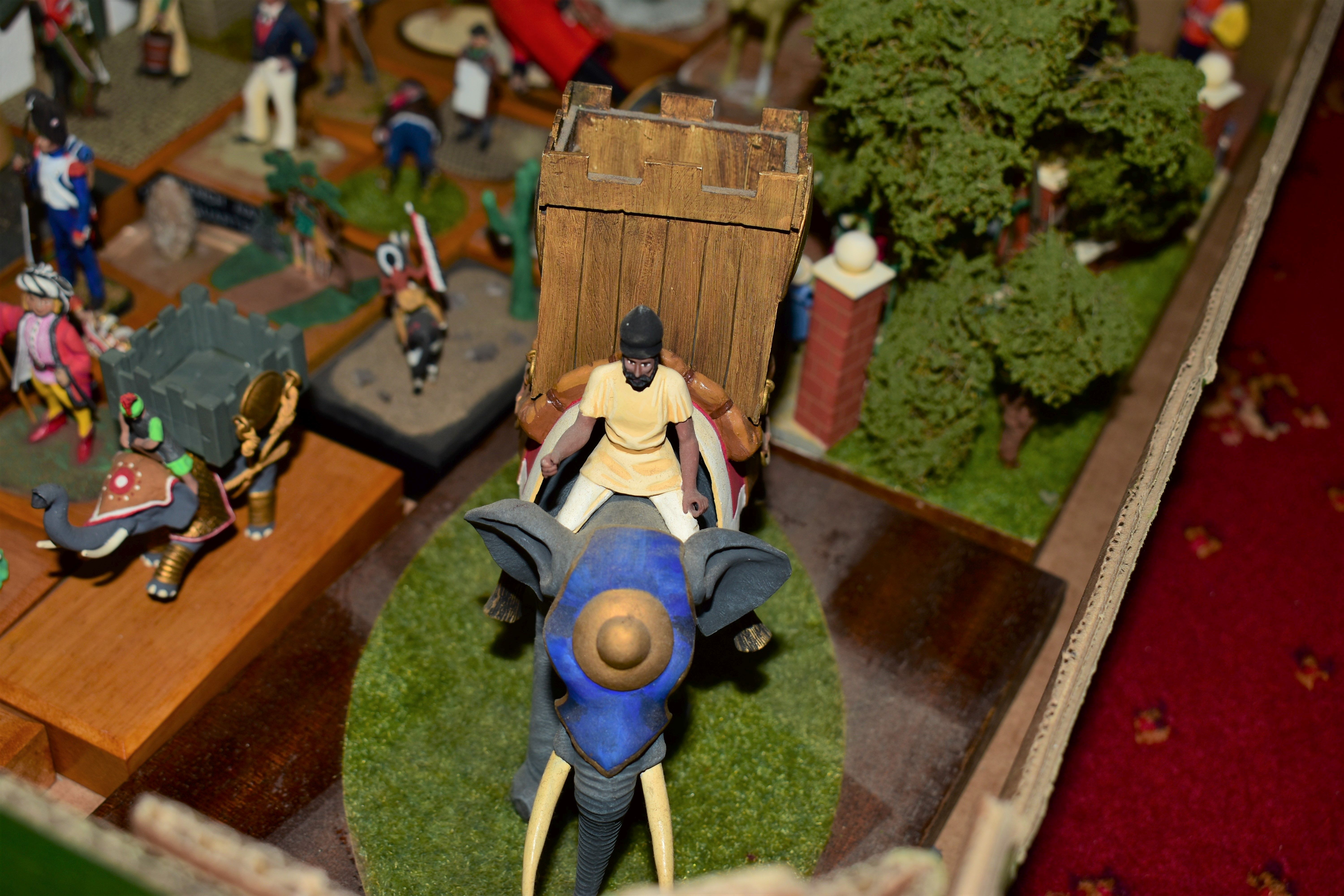 A QUANTITY OF ASSORTED MODEL DIORAMAS, FIGURES AND VEHICLES, majority are of military subjects and - Image 6 of 7