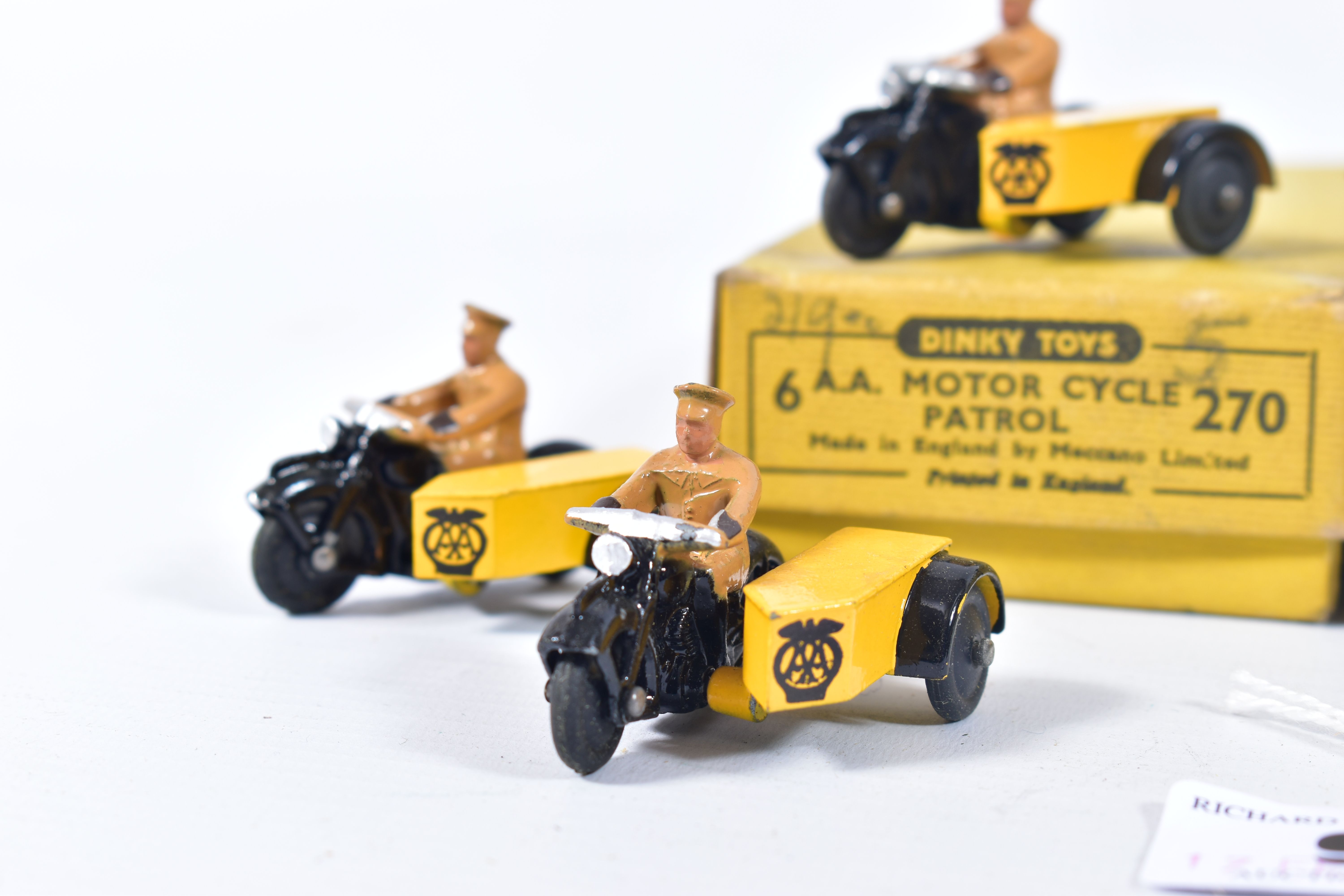 A DINKY TOYS TRADE BOX OF SIX A.A MOTORCYCLE PATROL, No.270, complete with all six models in very - Bild 4 aus 6