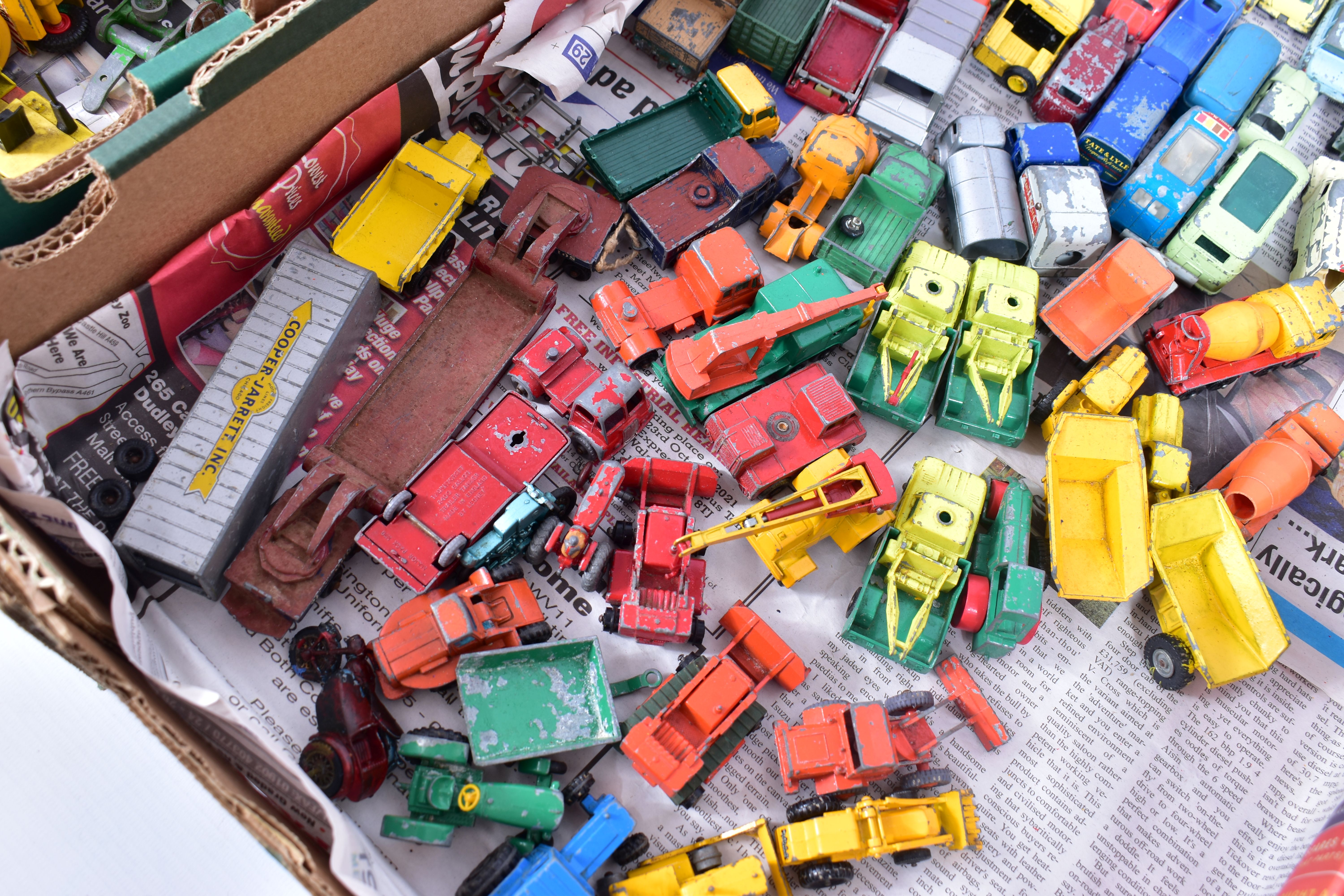 A QUANTITY OF UNBOXED AND ASSORTED PLAYWORN DIECAST VEHICLES, to include Matchbox Jaguar XK140, No. - Image 5 of 8