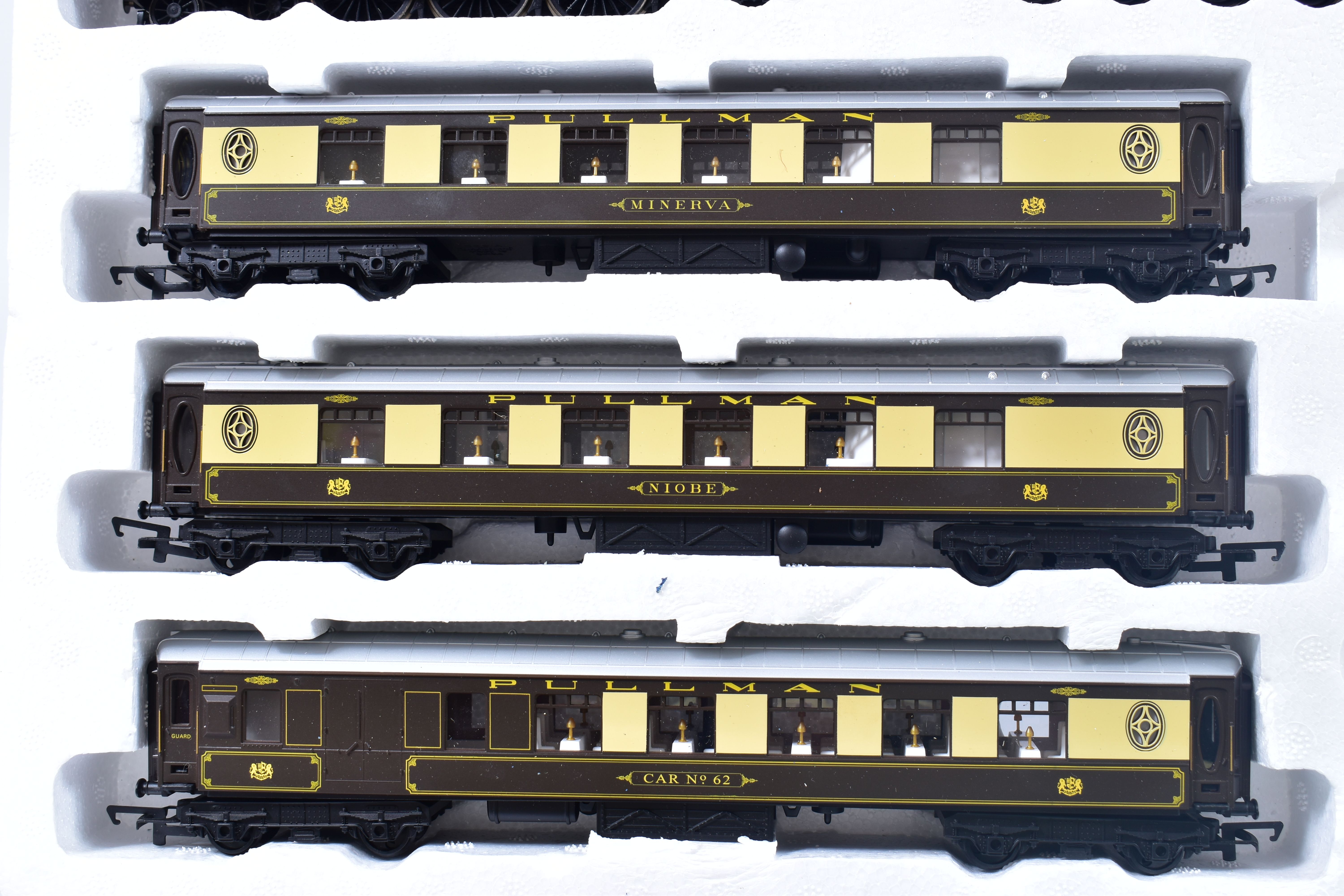 A BOXED HORNBY RAILWAYS OO GAUGE YORKSHIRE PULLMAN TRAIN SET, No.R1136, comprising A4 class - Image 2 of 7