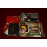 A QUANTITY OF ASSORTED O, OO & N GAUGE MODEL RAILWAY ITEMS, to include unboxed Hornby Dublo class N2