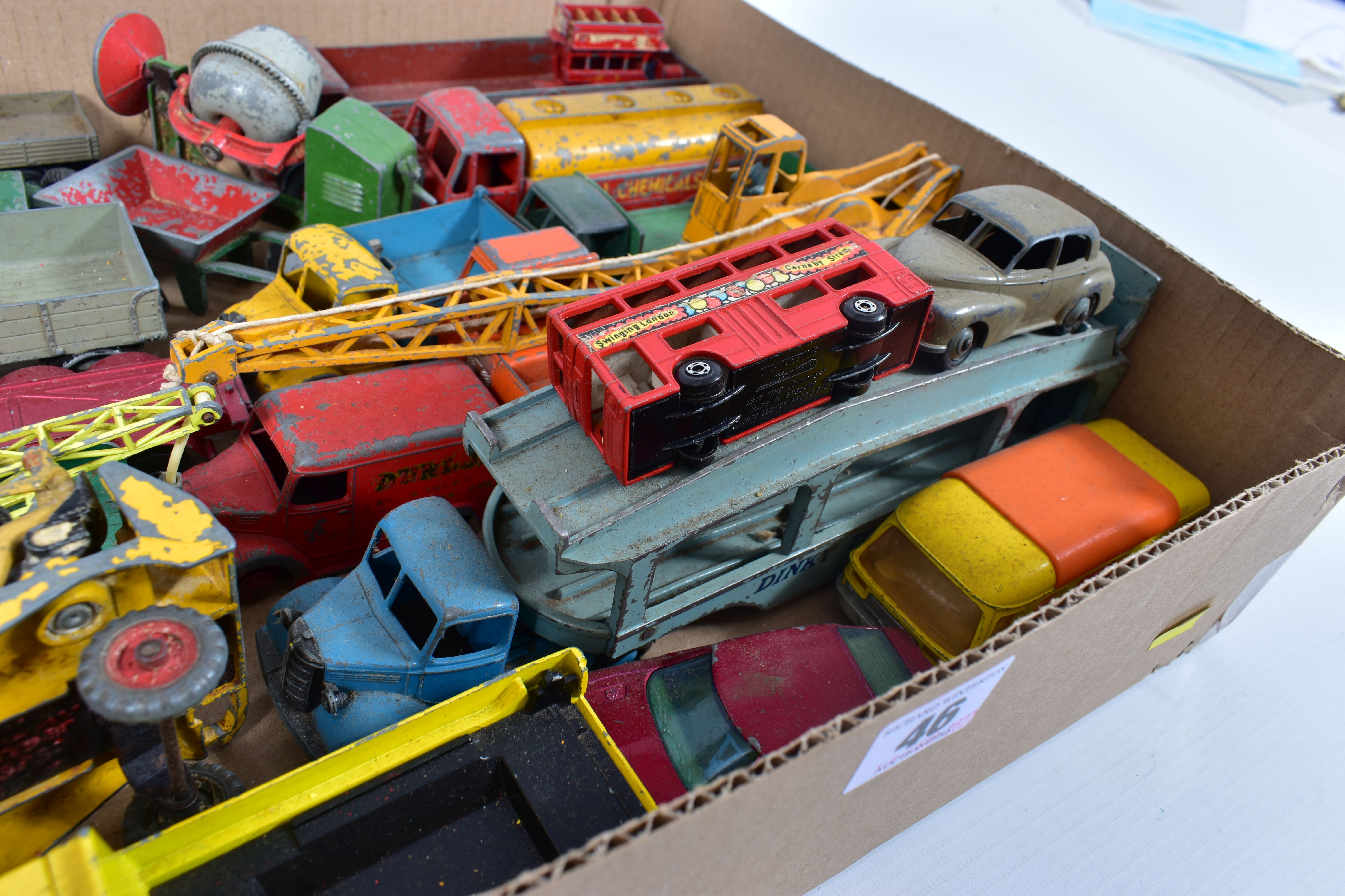A QUANTITY OF UNBOXED AND ASSORTED PLAYWORN DIECAST VEHICLES, to include Dinky Supertoys Foden Eight - Bild 8 aus 8