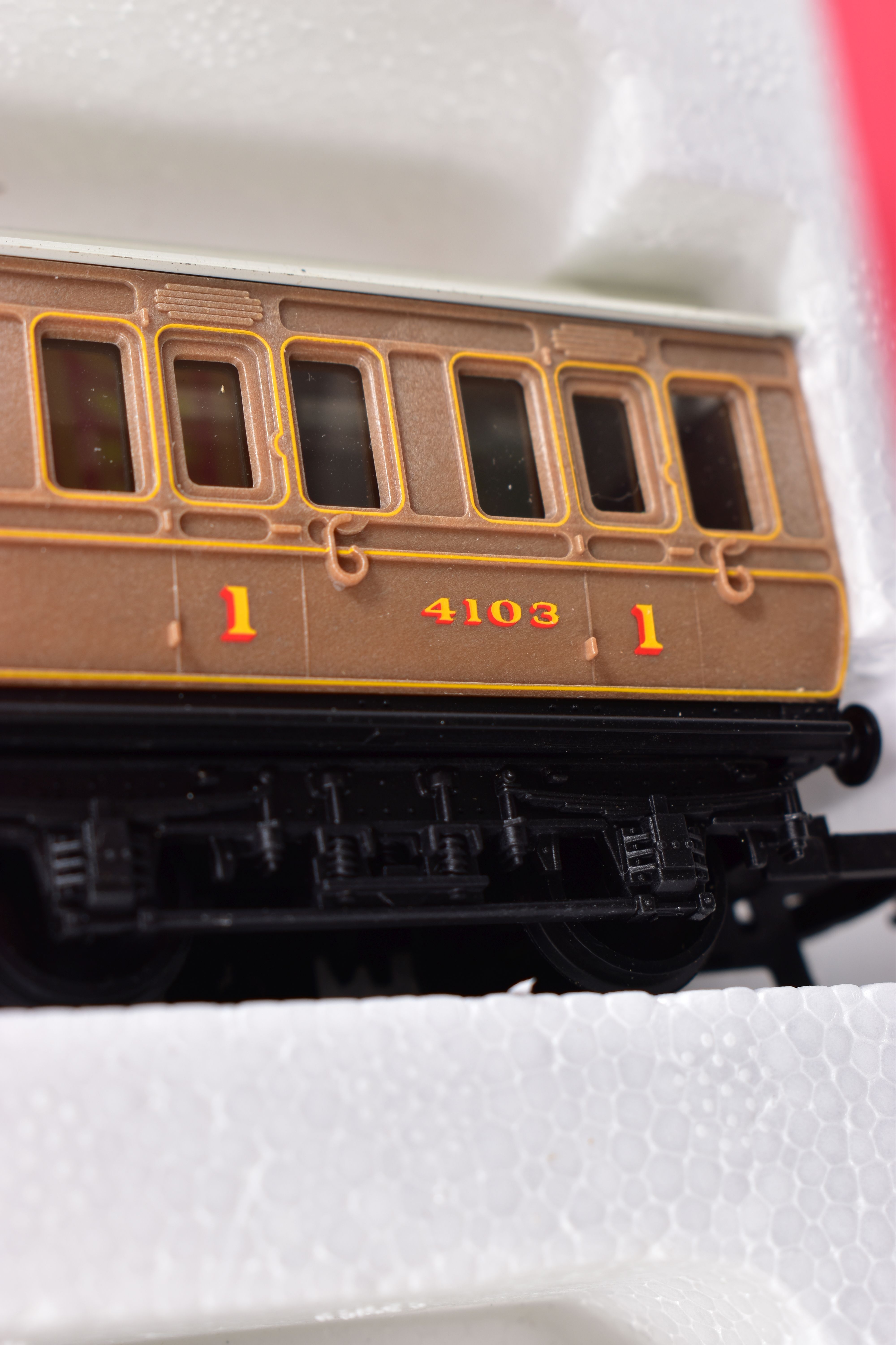 A BOXED HORNBY RAILWAYS OO GAUGE EASTERN VALLEYS EXPRESS TRAIN SET, No.R1122, comprising class B12 - Image 6 of 8