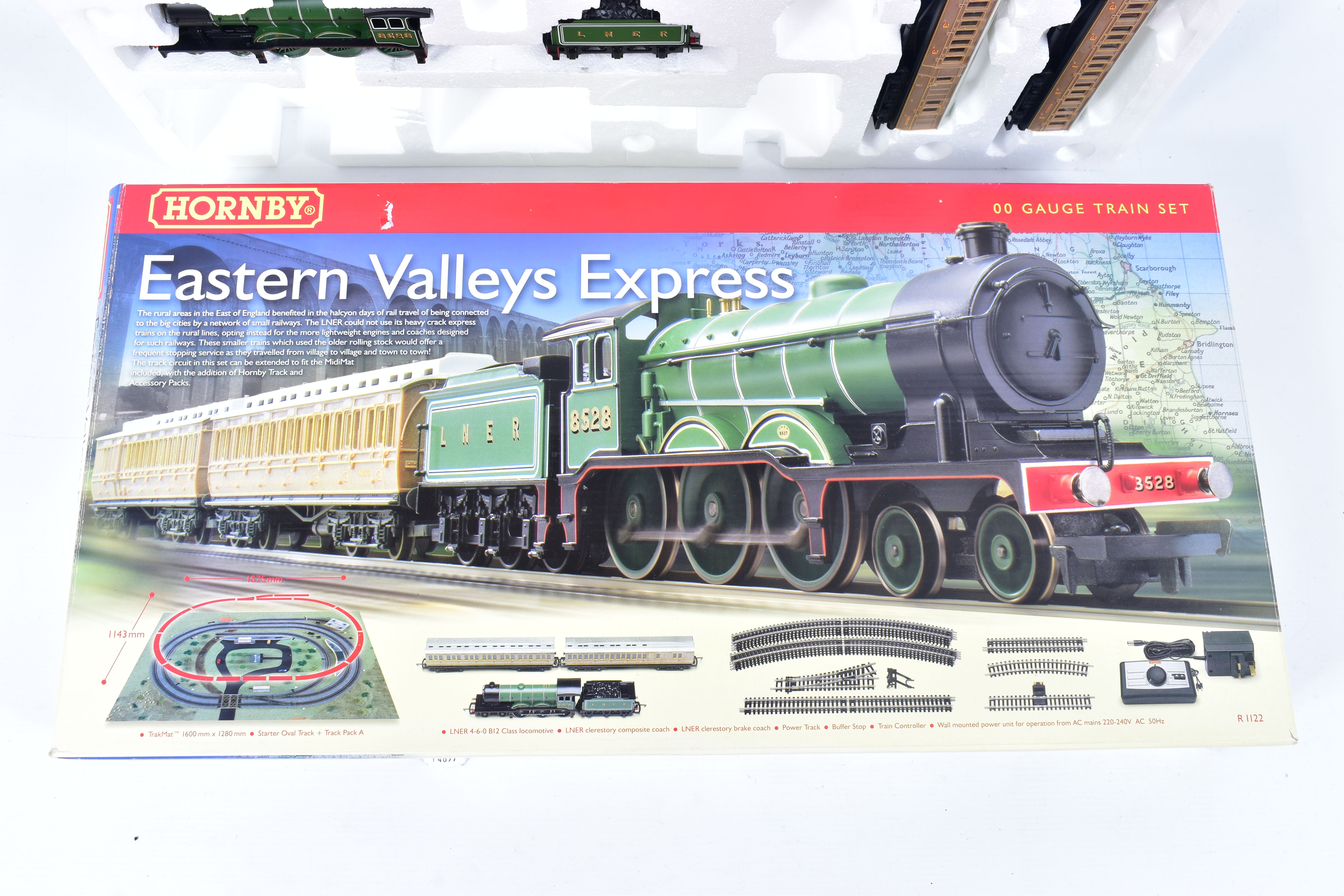 A BOXED HORNBY RAILWAYS OO GAUGE EASTERN VALLEYS EXPRESS TRAIN SET, No.R1122, comprising class B12 - Image 7 of 8