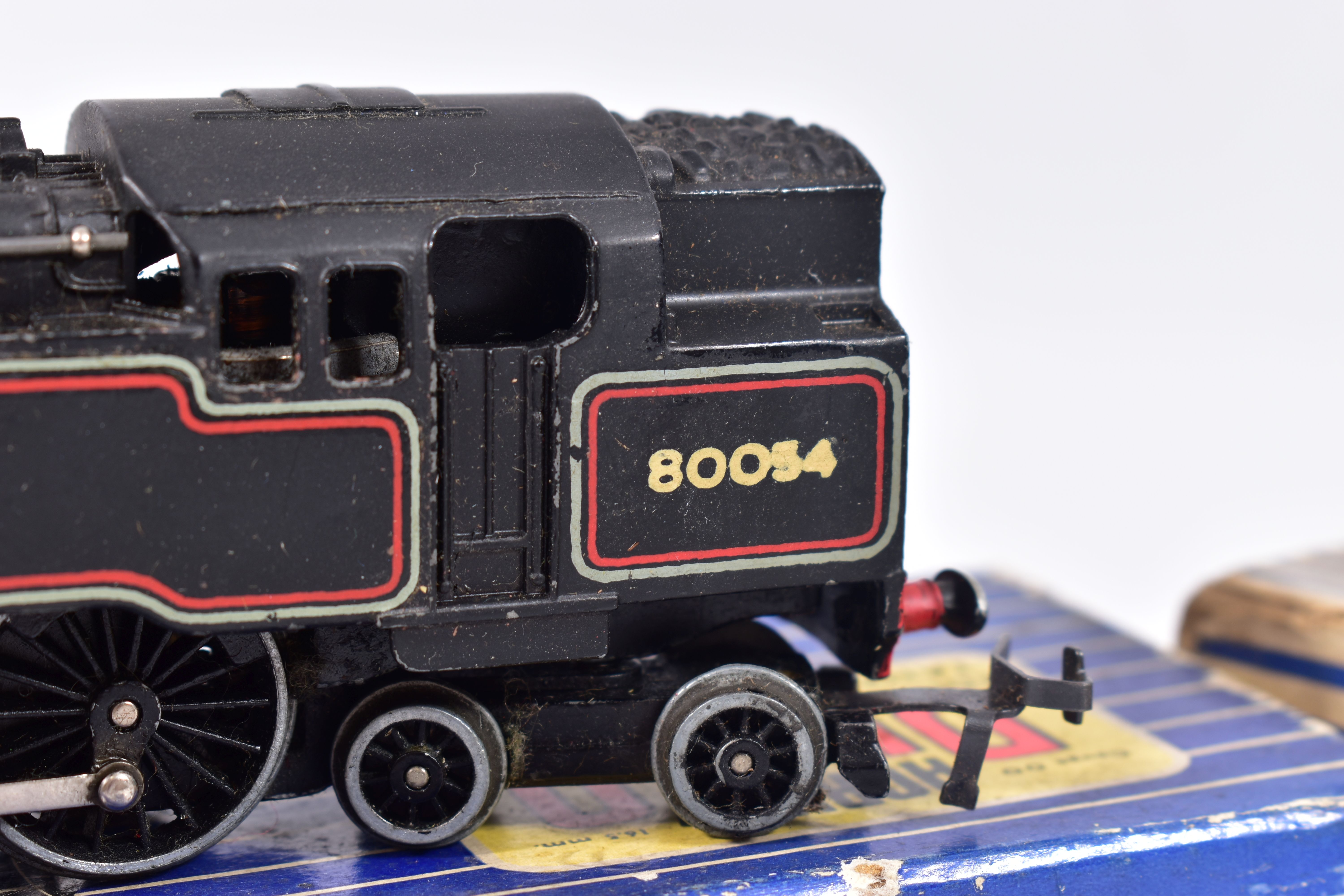 A BOXED HORNBY DUBLO CLASS 4MT STANDARD TANK LOCOMOTIVE, No.80054, B.R. lined black livery ( - Image 4 of 8