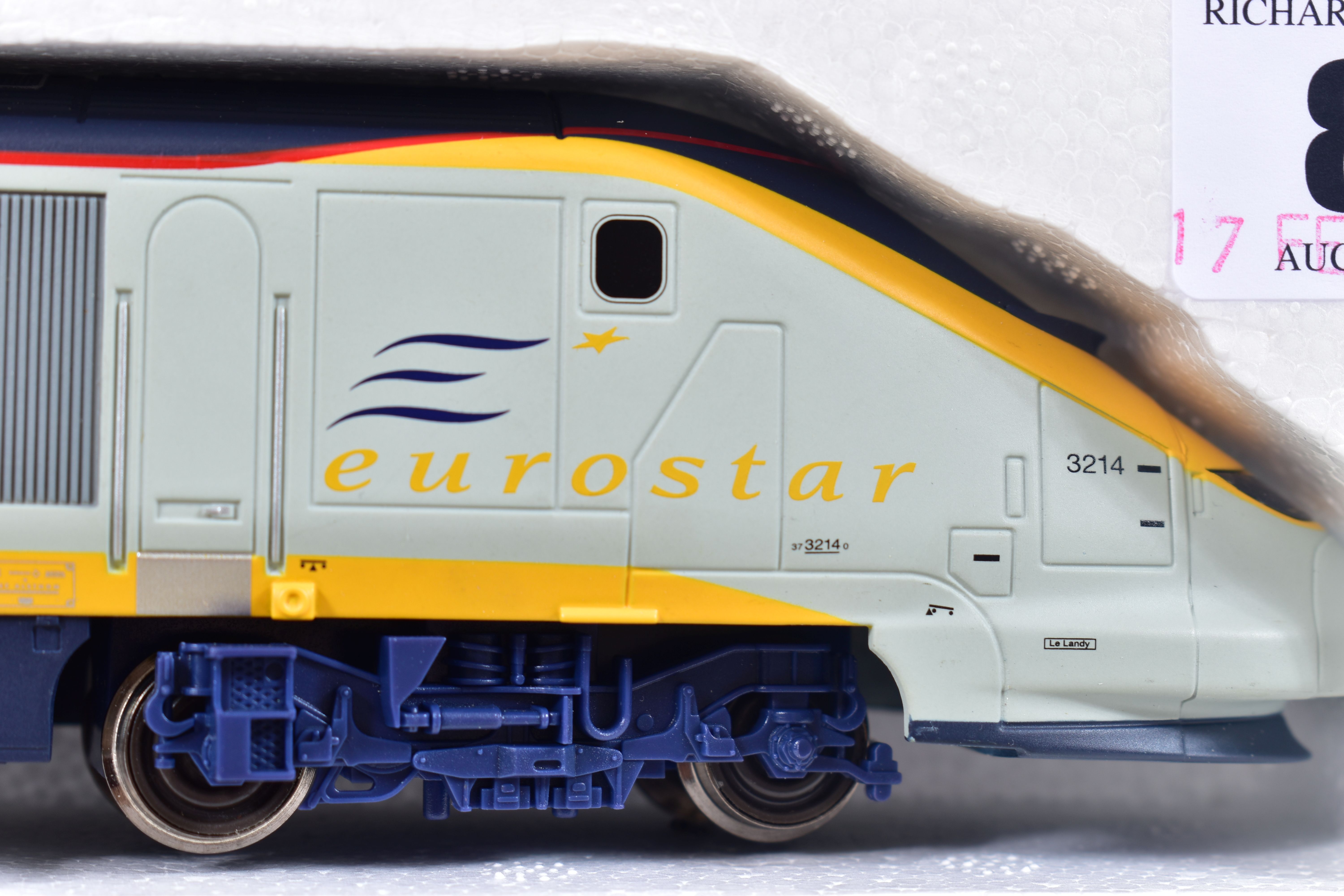A BOXED HORNBY RAILWAYS OO GAUGE EUROSTAR TRAIN SET, No.R1071, comprising class 373 Eurostar power - Image 4 of 6