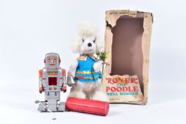 AN UNBOXED SY TOYS (YONEYA JAPAN) TINPLATE CLOCKWORK WALKING ROBOT, silver body, fixed key, motor