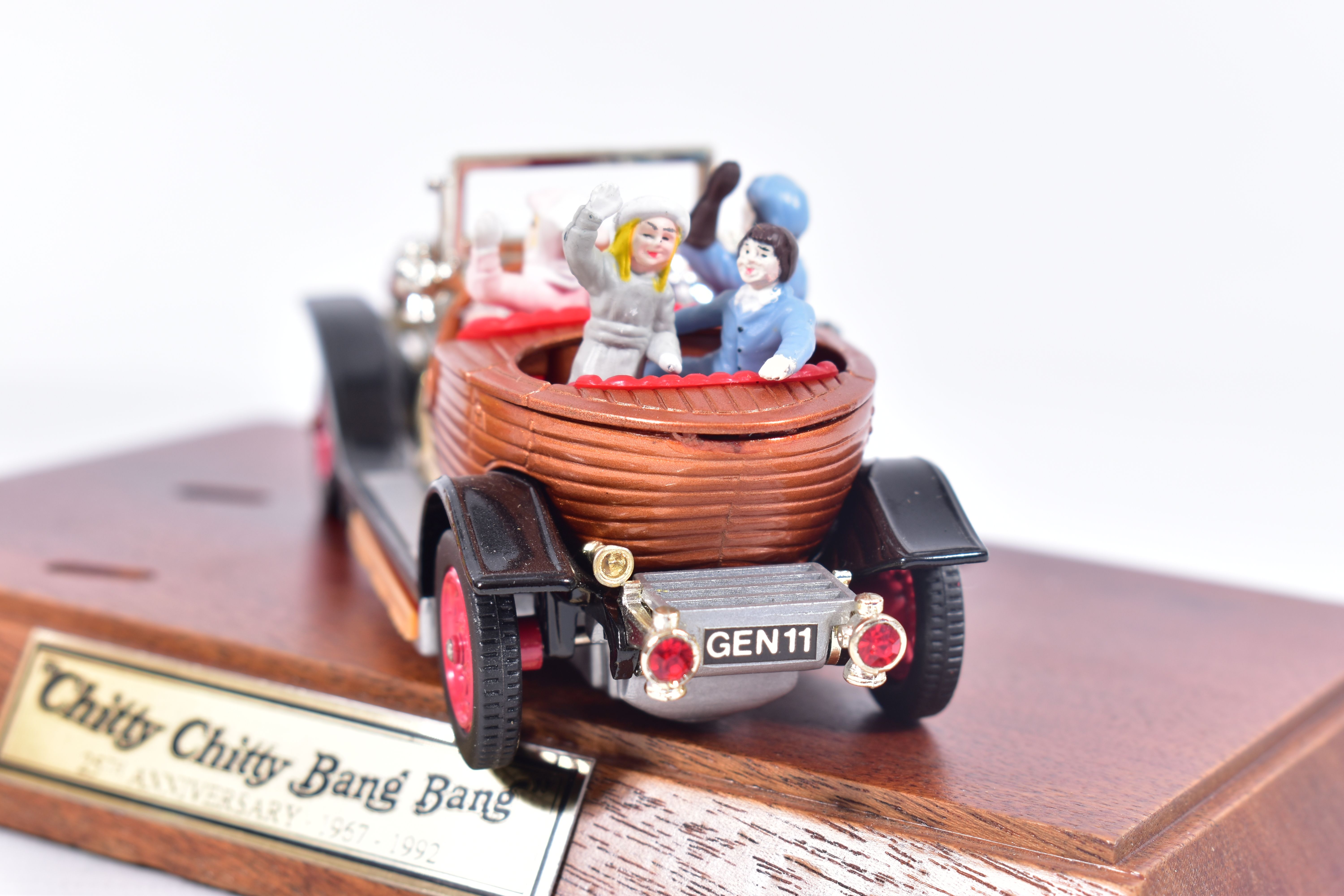 A BOXED CORGI ORIGINALS CHITTY CHITTY BANG BANG 25TH ANNIVERSARY CAR, complete with certificate of - Bild 4 aus 9