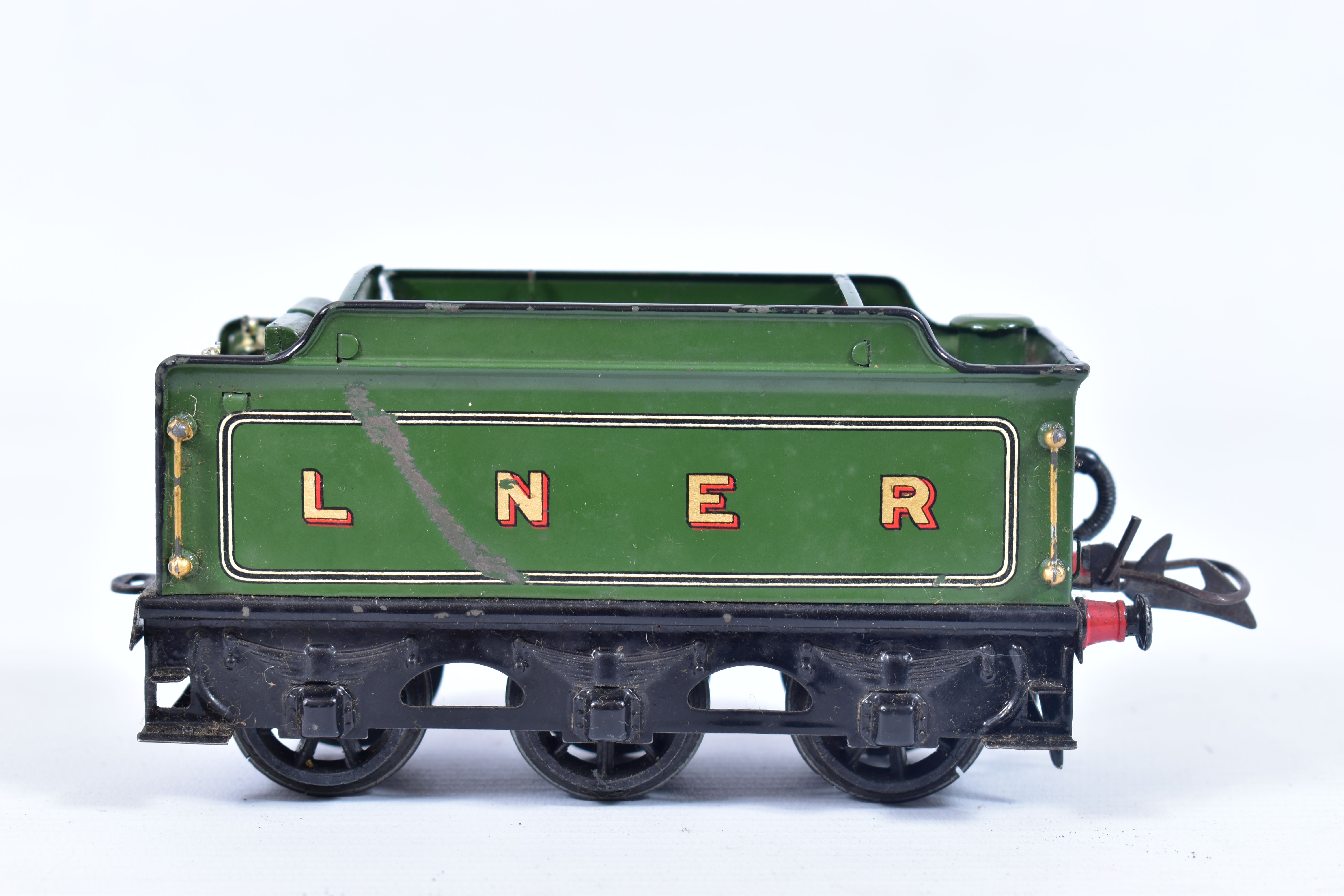 A HORNBY O GAUGE No.3 LOCOMOTIVE AND TENDER, 'Flying Scotsman' No.4472, L.N.E.R. lined green livery, - Image 26 of 39