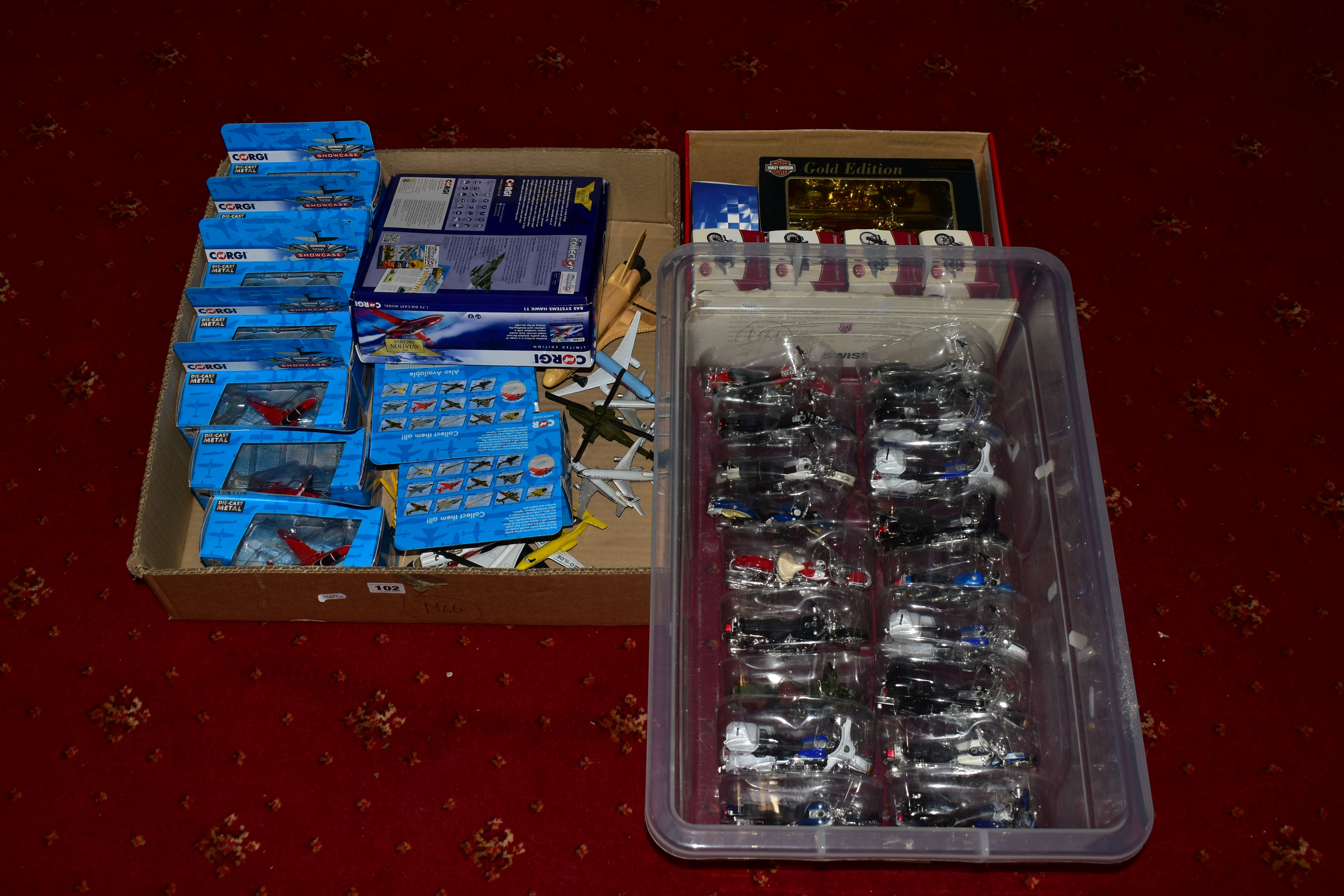 A QUANTITY OF ASSORTED MODERN DIECAST AND PLASTIC VEHICLES, to include boxed Corgi Aviation