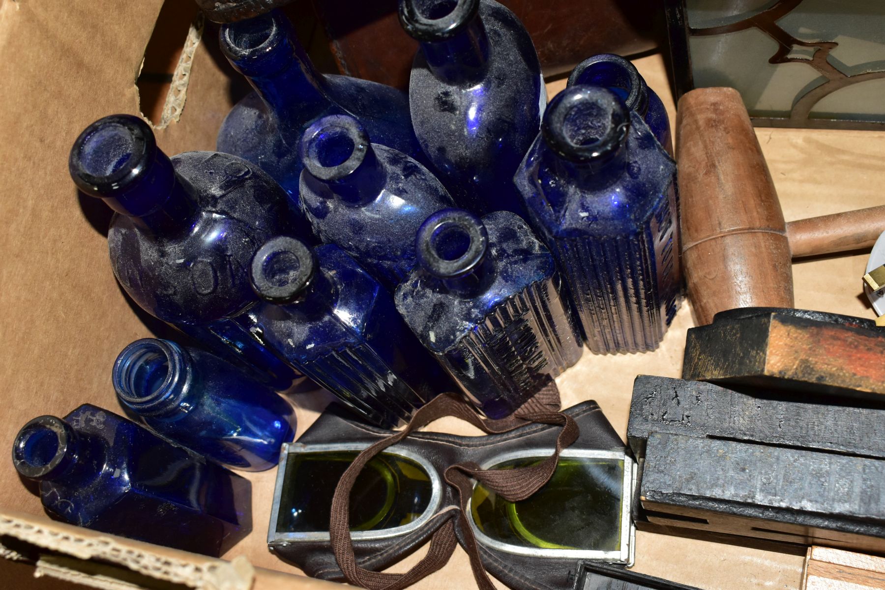 TWO BOXES AND LOOSE MIRROR, COAL BOX, BOOKS AND SUNDRY ITEMS, to include a coal box with - Image 4 of 11