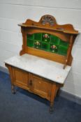AN EDWARDIAN SATINWOOD MARBLE TOP WASHSTAND, with a green tile back, width 100cm x depth 48cm x