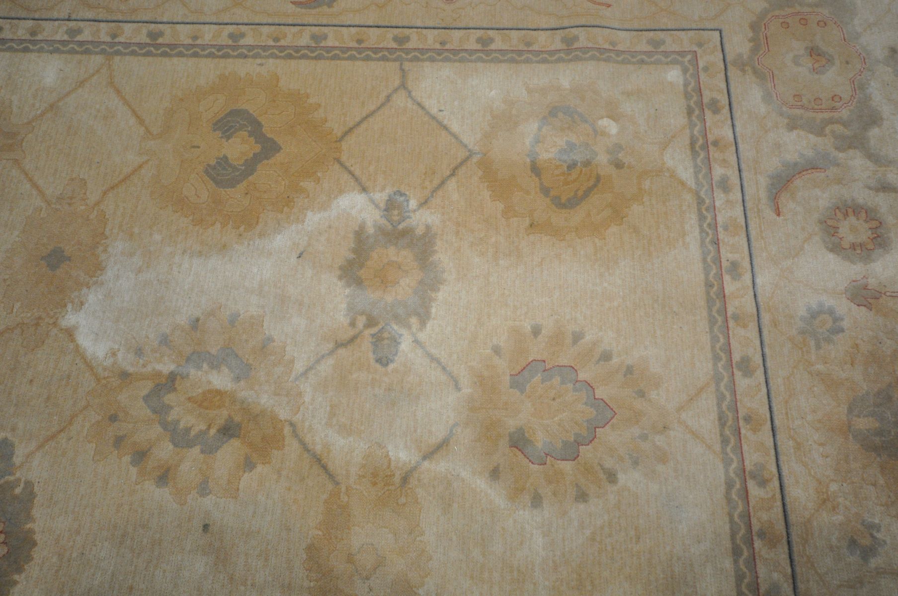 A LARGE GOLD UPHOLSTERED CARPET SQUARE, 366cm x 274cm (condition:-stain to centre of rug) - Image 5 of 5