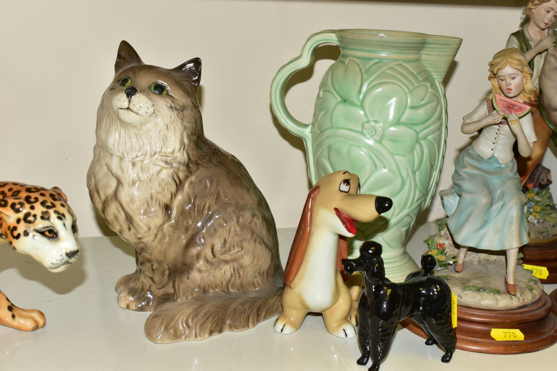 A GROUP OF CERAMIC ORNAMENTS, eight pieces comprising a Beswick Leopard no 1082, height 12cm, a - Image 4 of 10