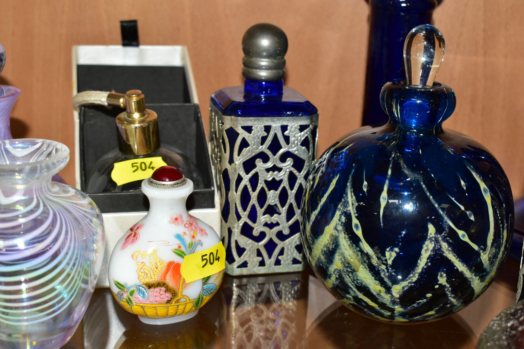 A COLLECTION OF MODERN GLASSWARE, ETC, primarily decorative scent bottles, including a Mdina - Image 11 of 14