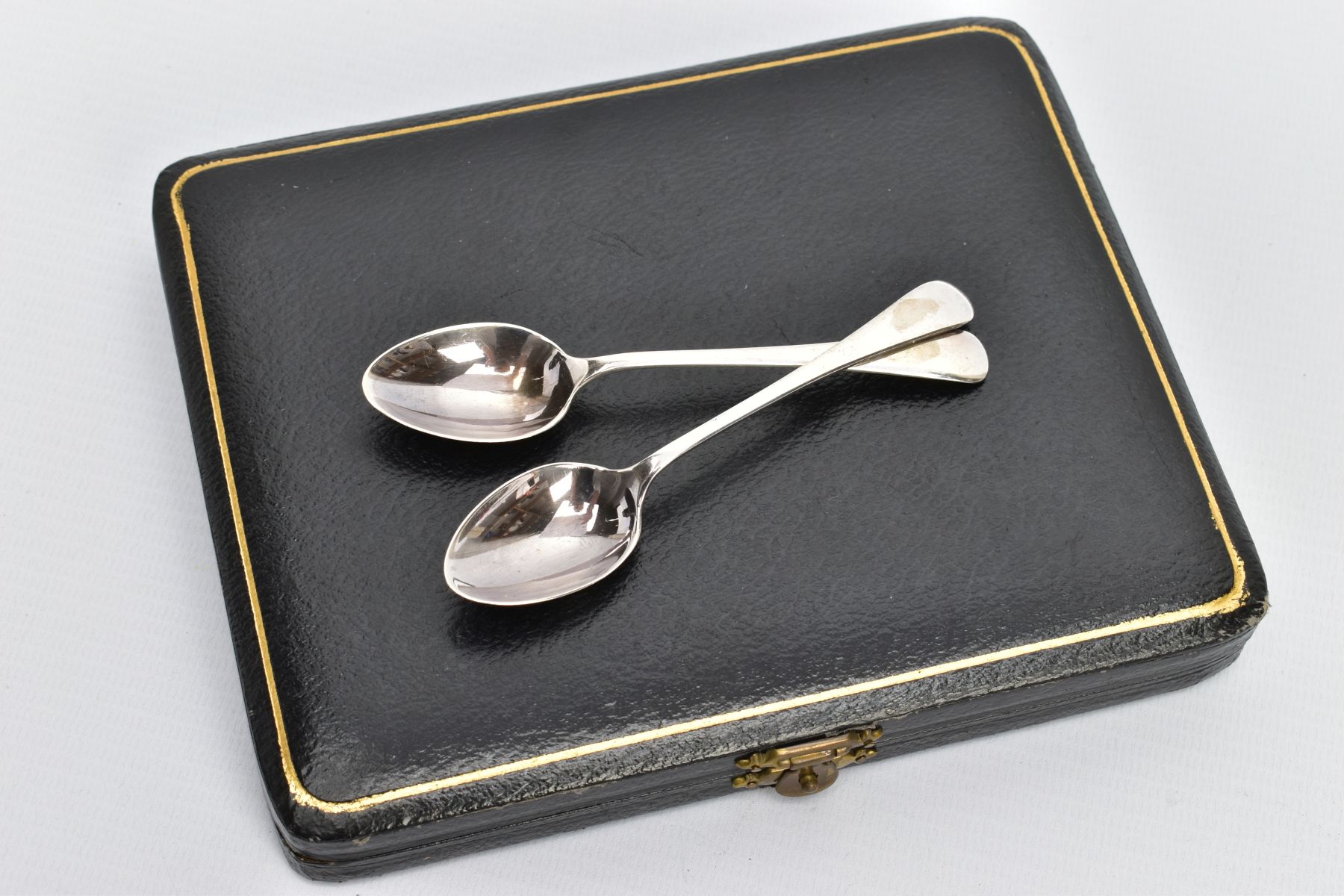 A CASED SET OF SIX SILVER TEASPOONS, each of an old English pattern, hallmarked 'T Wilkinson & Sons' - Image 4 of 4