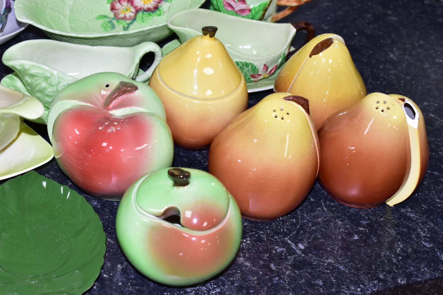 A GROUP OF CARLTON WARE CERAMICS, to include a seventeen piece tea set in Windswept pattern ( - Image 6 of 15