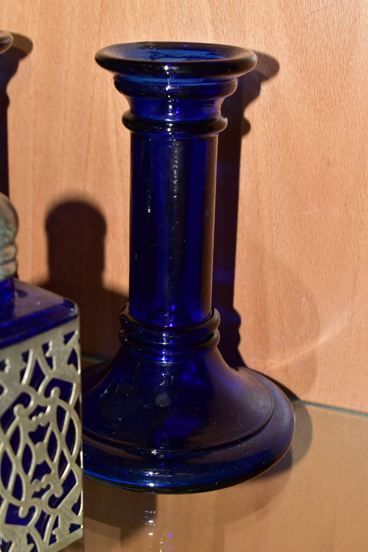 A COLLECTION OF MODERN GLASSWARE, ETC, primarily decorative scent bottles, including a Mdina - Image 4 of 14